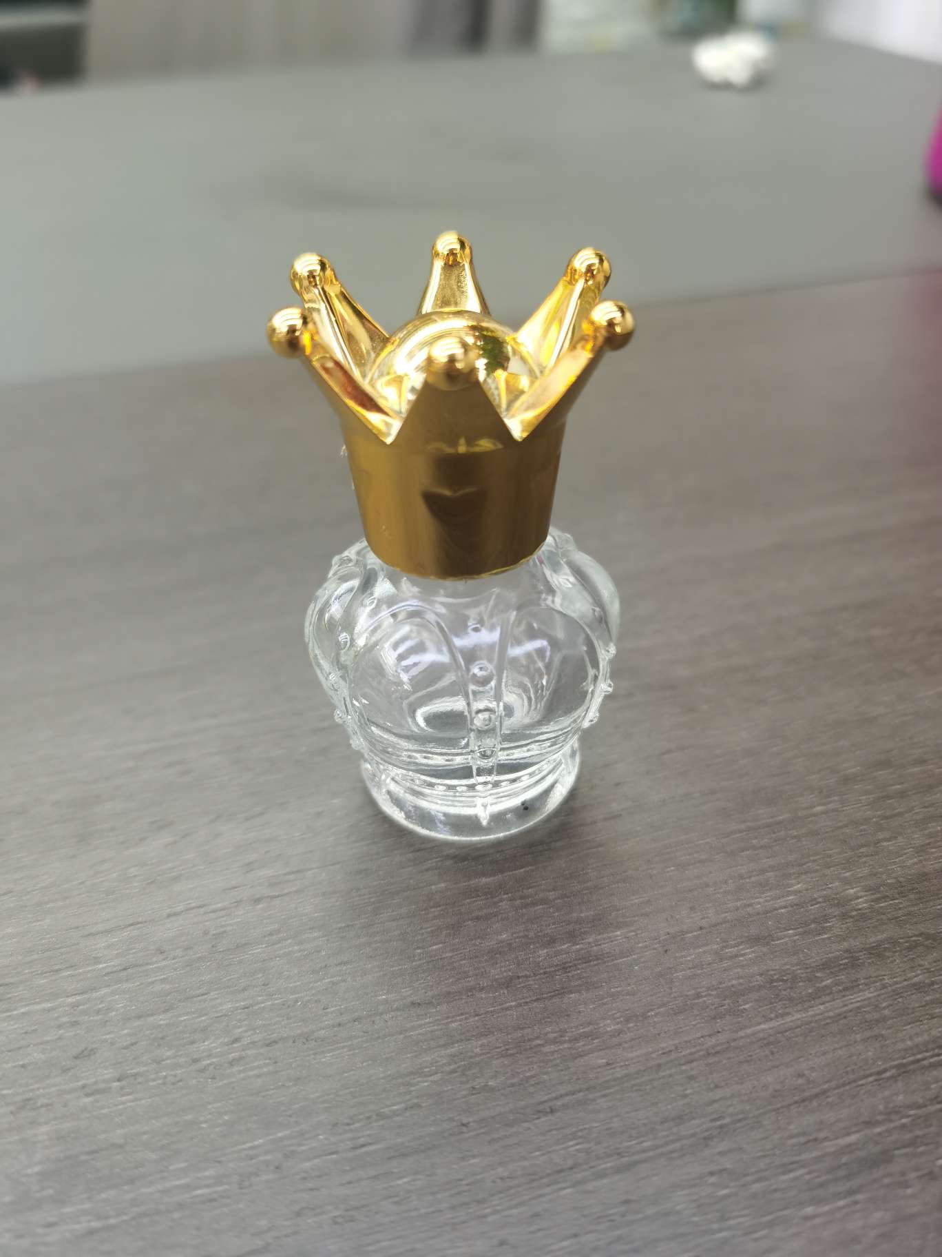 houde glass transparent crown 👑； glass bottle gold and silver plastic lid inner plug perfume bottle essential oil bottle