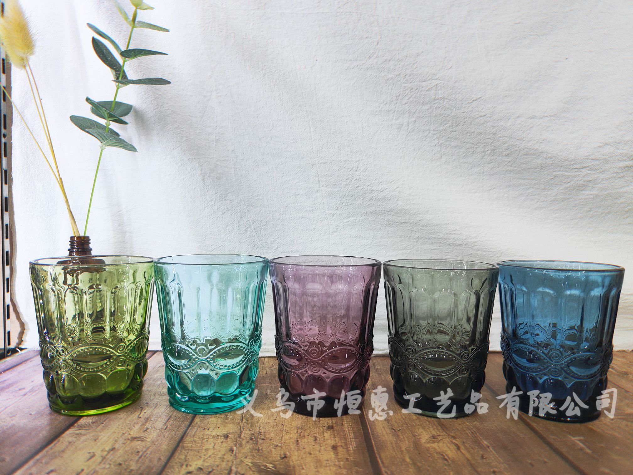 Popular European-style retro relief glass cups, colored water cups, tea cups, wine glasses, restaurant cups, juice glass wine glasses Application Scenario