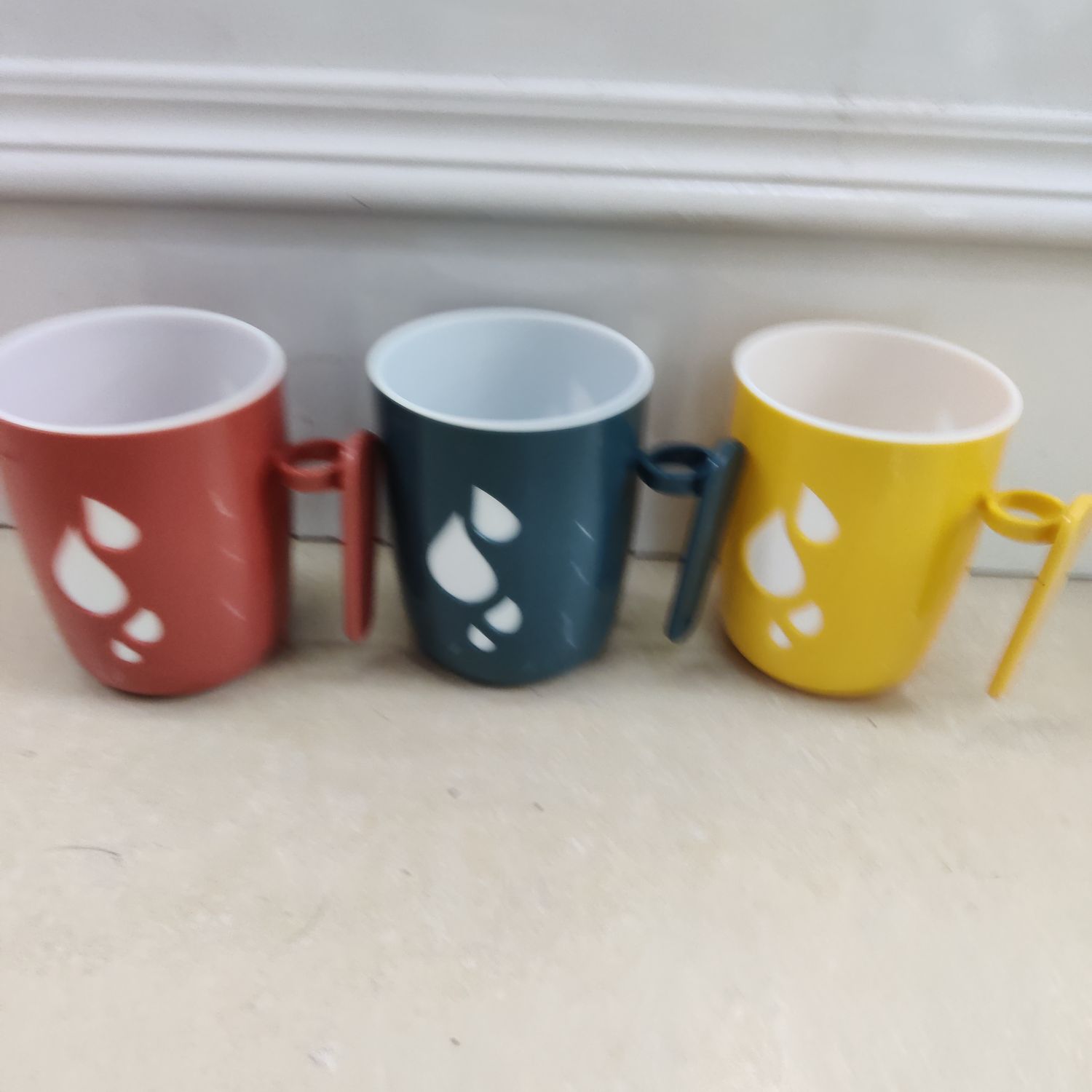 Plastic cups, toothbrush cups, mouthwash cups, water cups details Picture