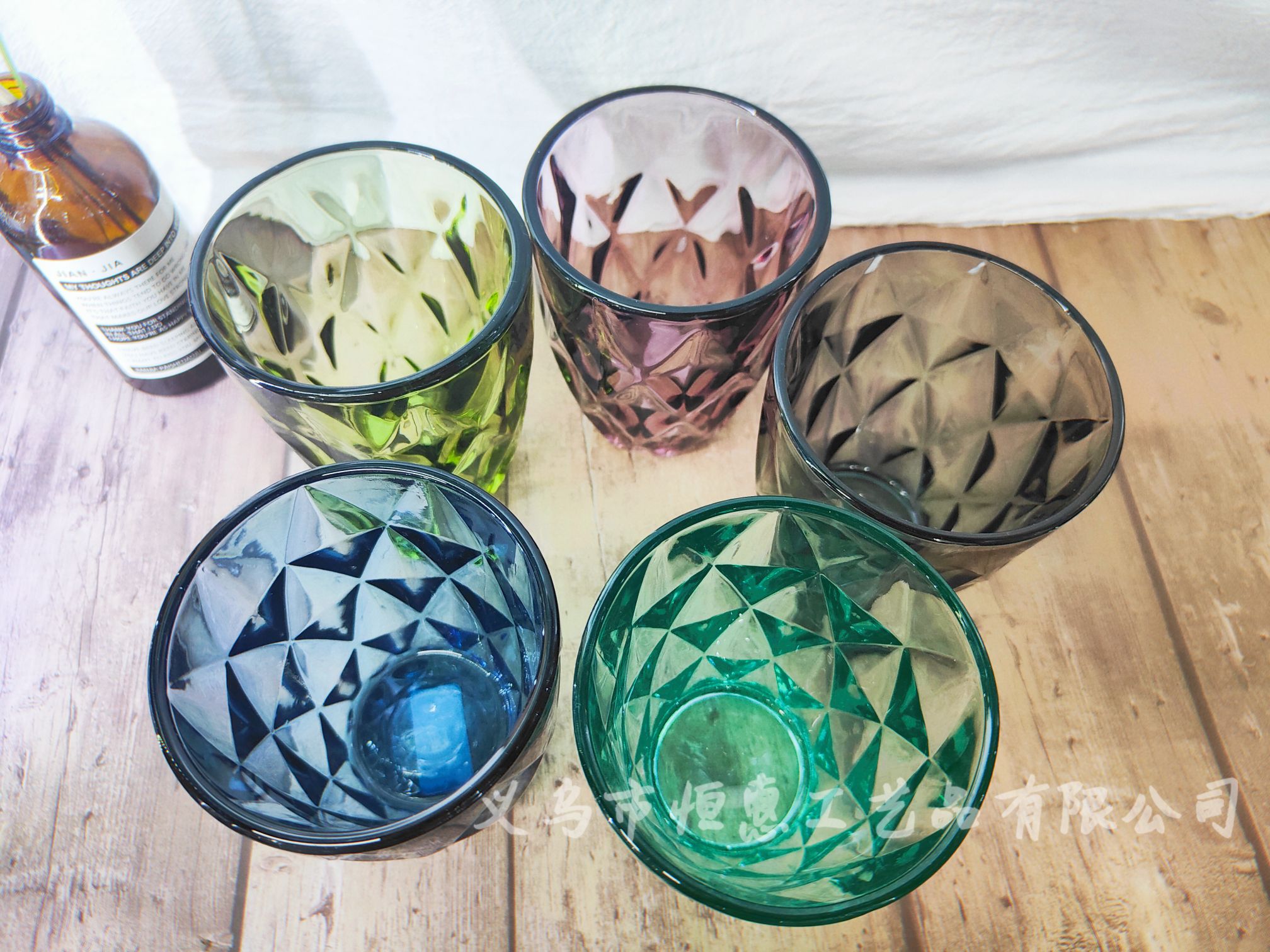 Factory direct sales of high-end European-style creative embossed glass cups, water cups, mouth cups, colorful cold water cups, mouthwash cups and juice cups Application Scenario