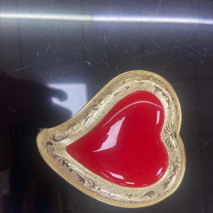 The cosmetic box is red heart-shaped