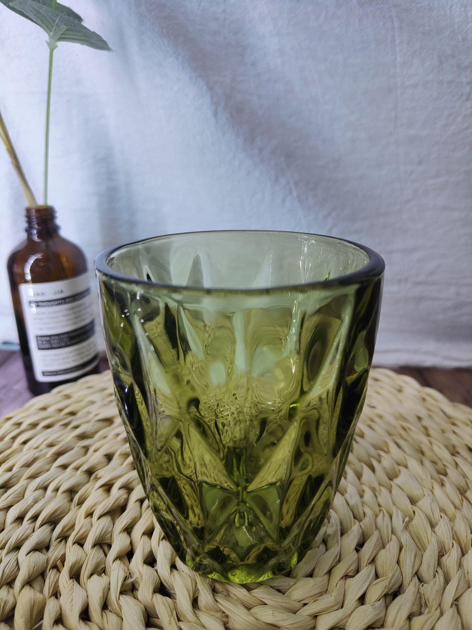 Factory direct sales of high-end European-style creative embossed glass cups, water cups, mouth cups, colorful cold water cups, mouthwash cups and juice cups pic 9