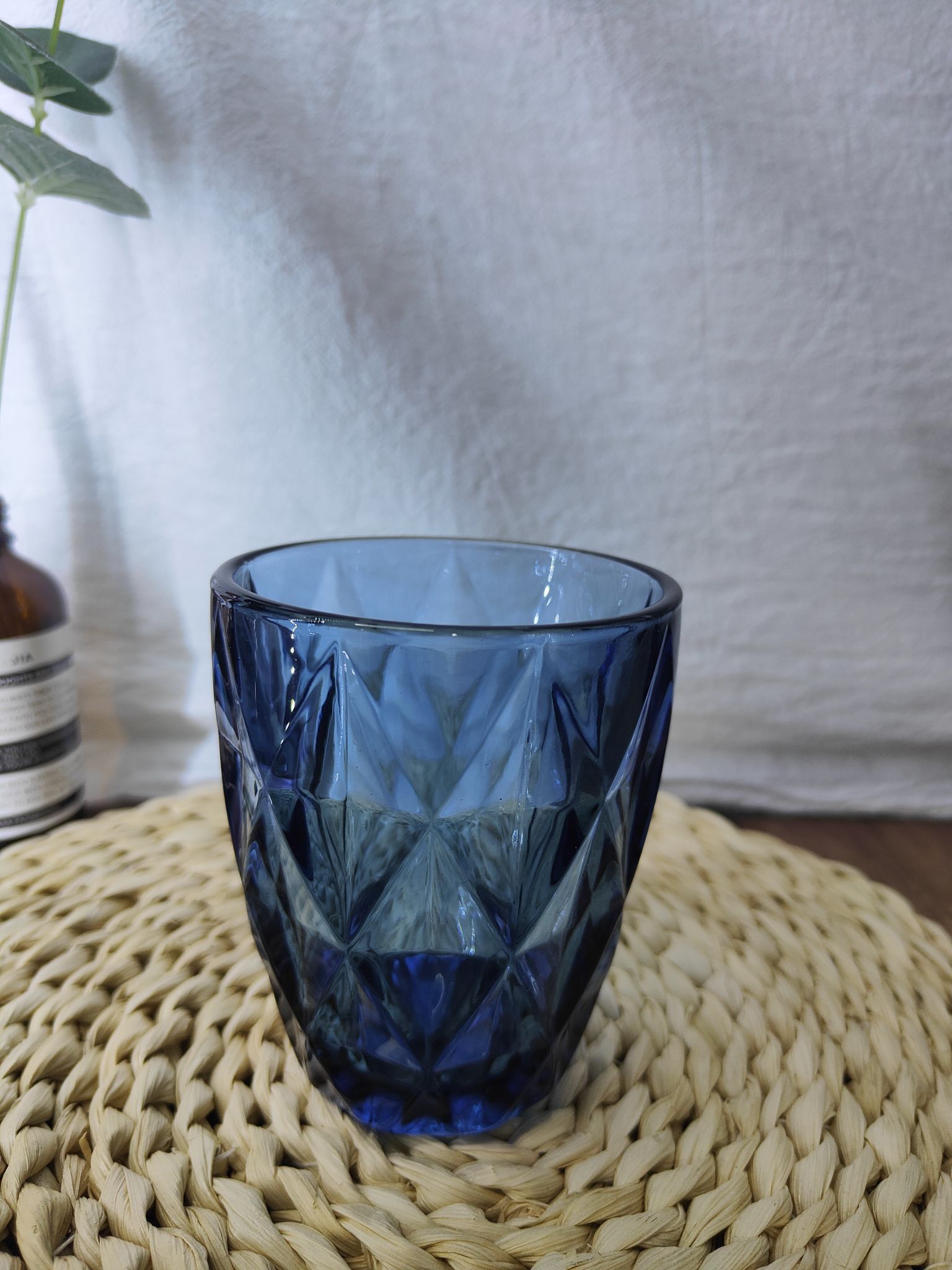 Factory direct sales of high-end European-style creative embossed glass cups, water cups, mouth cups, colorful cold water cups, mouthwash cups and juice cups pic 7
