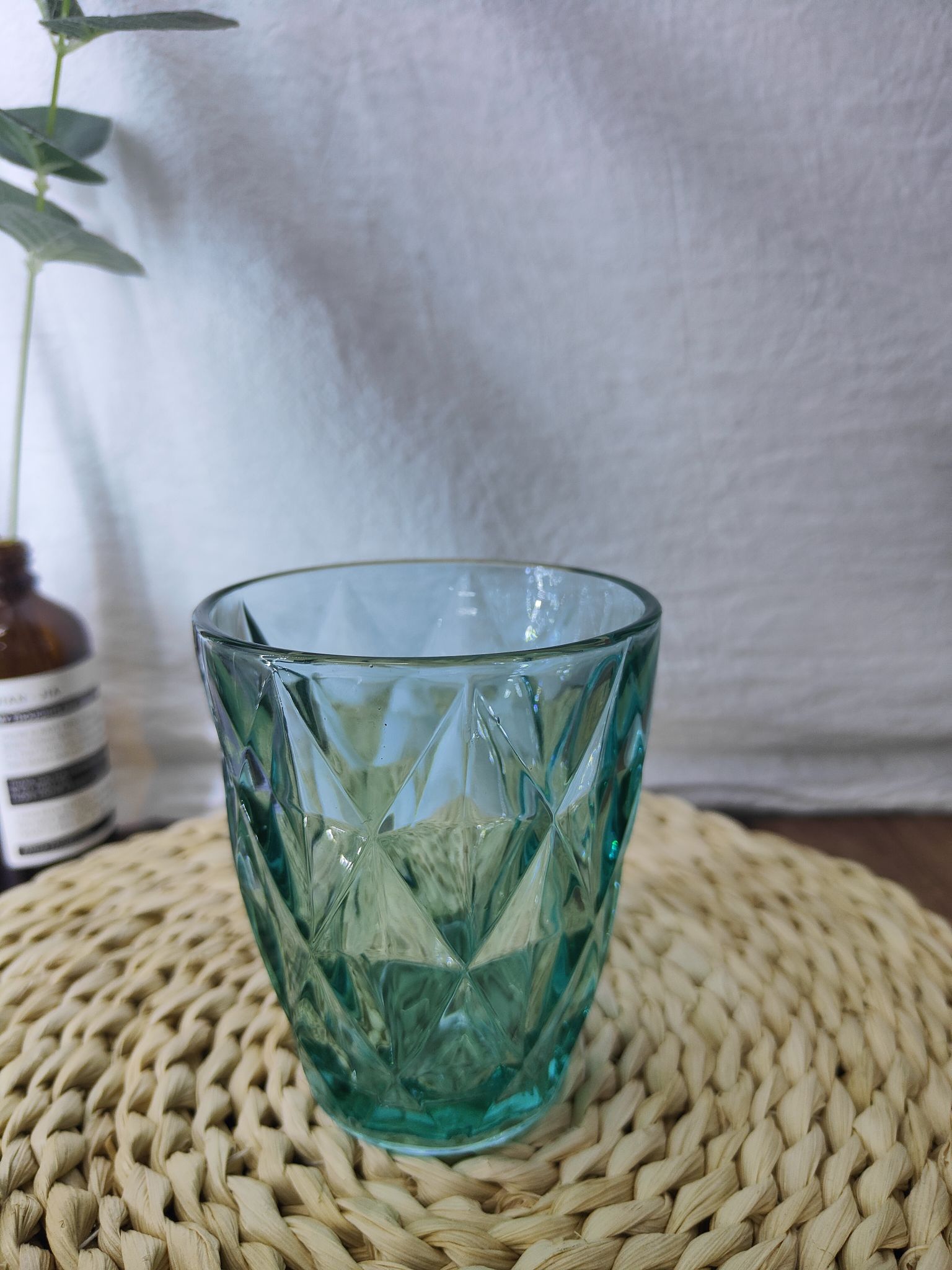 Factory direct sales of high-end European-style creative embossed glass cups, water cups, mouth cups, colorful cold water cups, mouthwash cups and juice cups pic 8