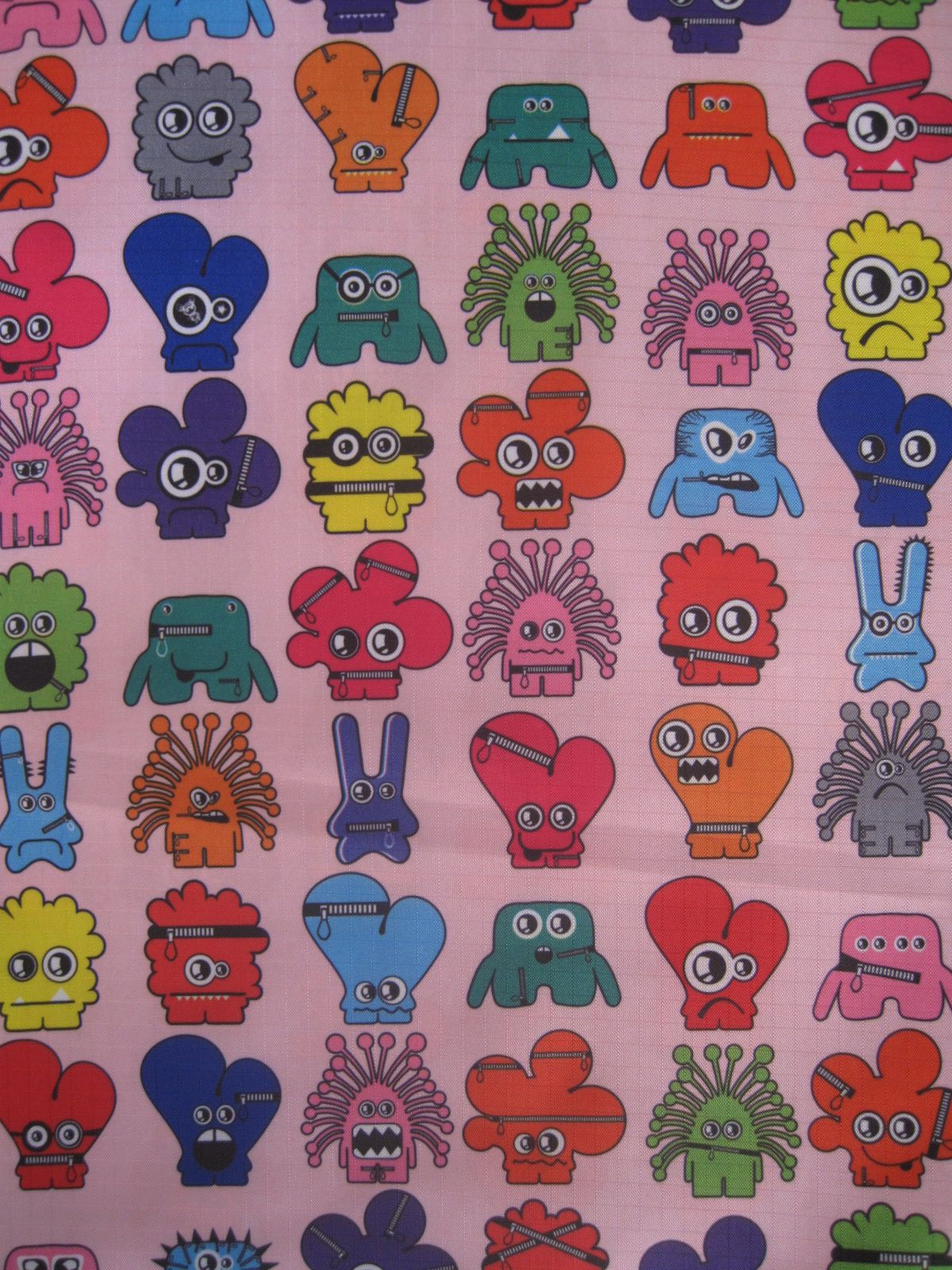 F3121厂家直销热销新款 格子布料皮革大量现货高中低档箱包沙发鞋材面料购物袋
详情图1