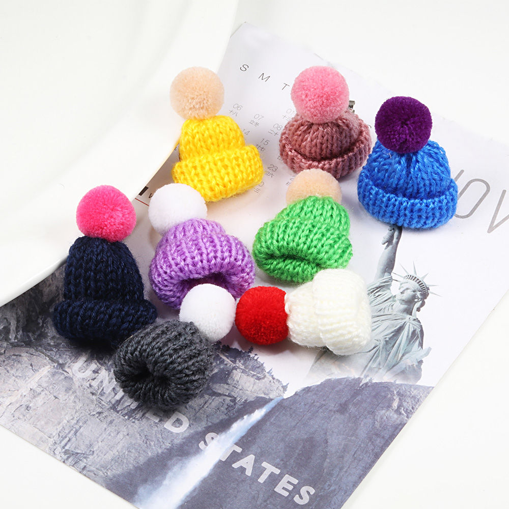 日韩可爱迷你毛球毛线胸针俏皮小帽子小小别针扣女生包包衣服配饰详情图3