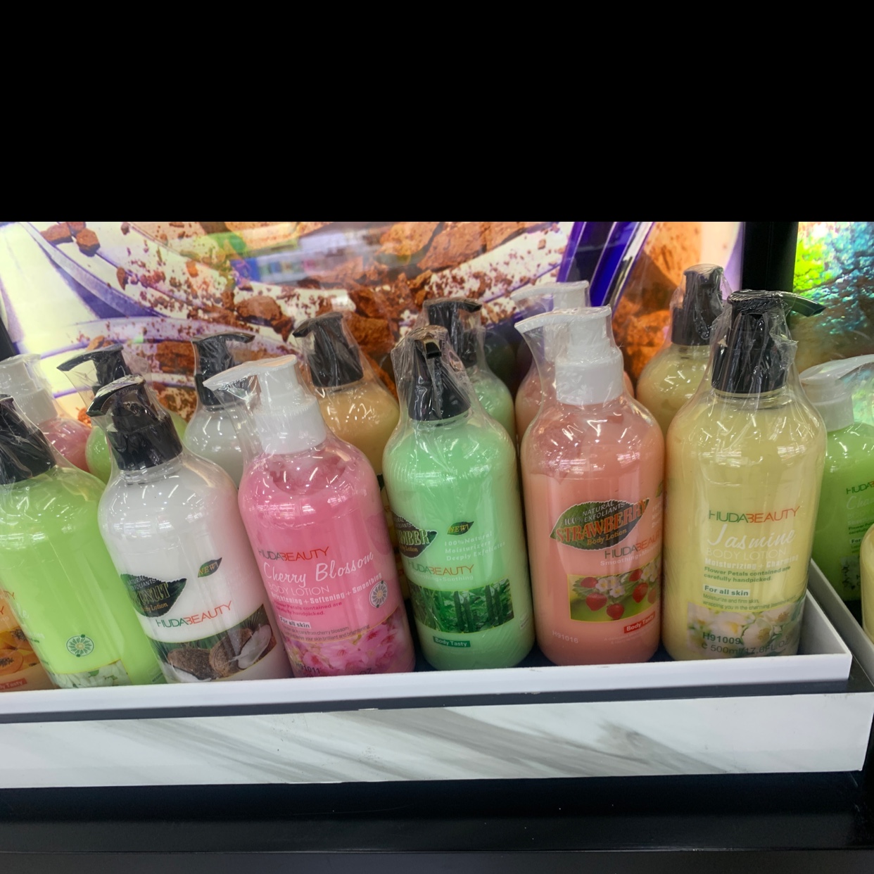 HUDA BEAUTY Body Lotion details Picture