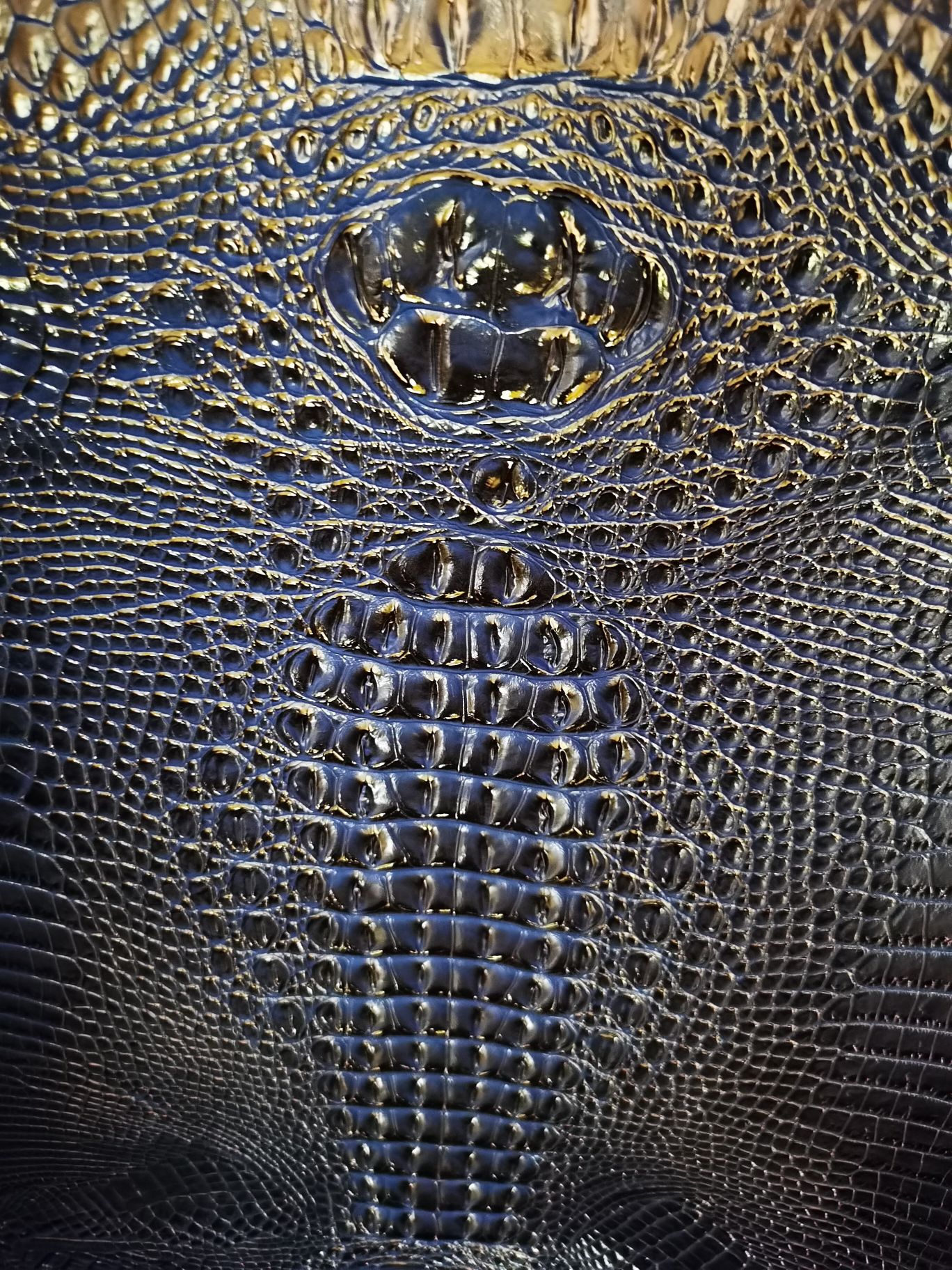 Spray-painted crocodile pattern crocodile head factory direct sales of luggage leather, hot items in stock details Picture