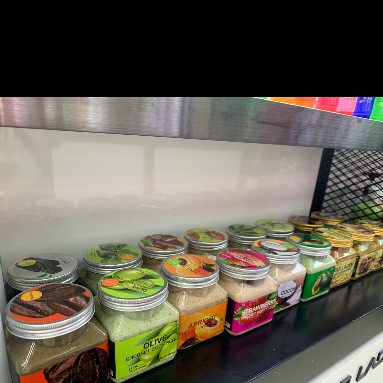 Huda beauty Scrub Specification image