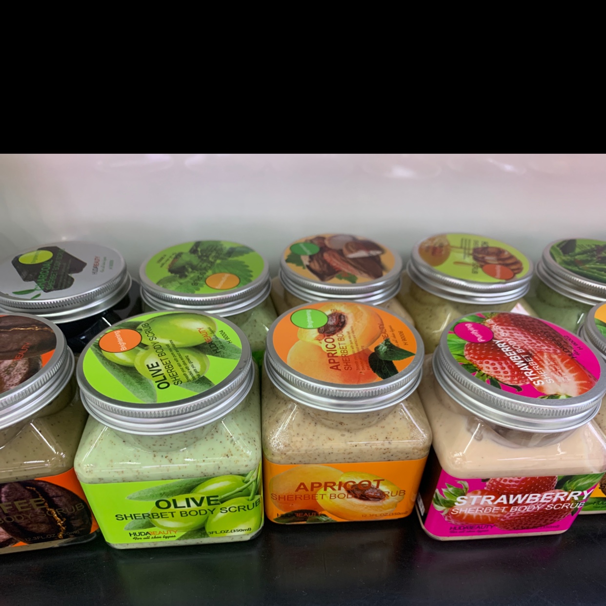 Huda beauty Scrub details Picture