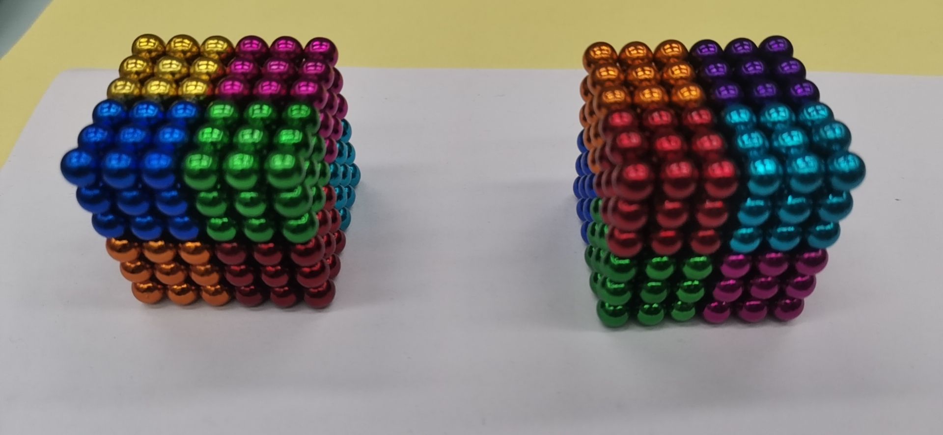 巴克球磁力珠磁珠彩色巴克球磁铁/巴克球/巴克球磁铁5mm*216颗每盒六彩白底实物图