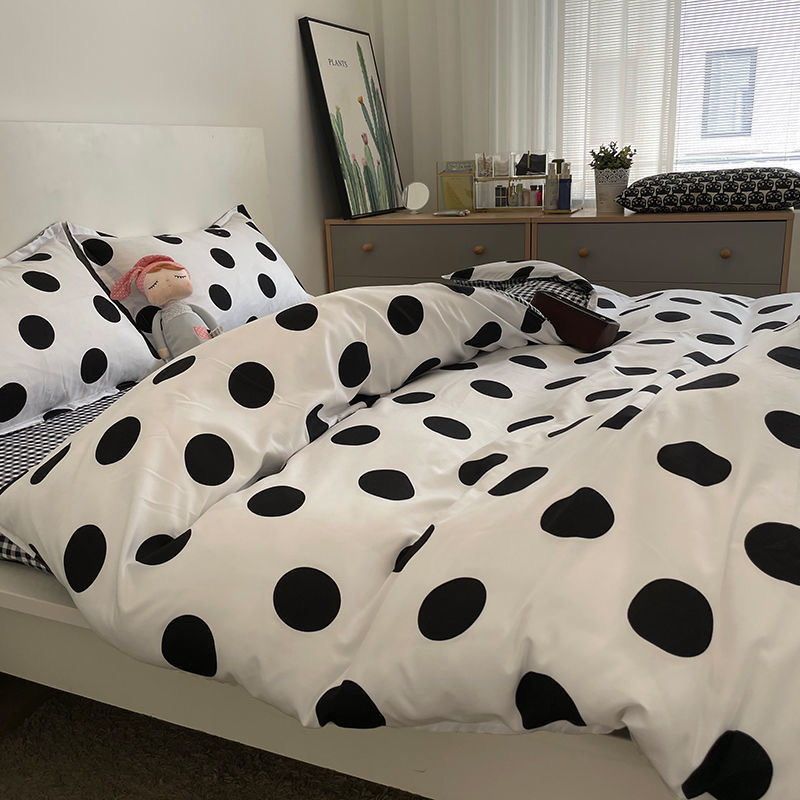 Simple style bed set of three or four pieces 01 Application Scenario