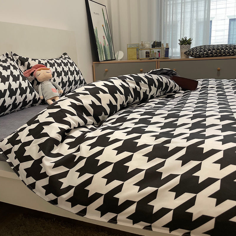 Simple style bed set of three or four pieces 01 details Picture