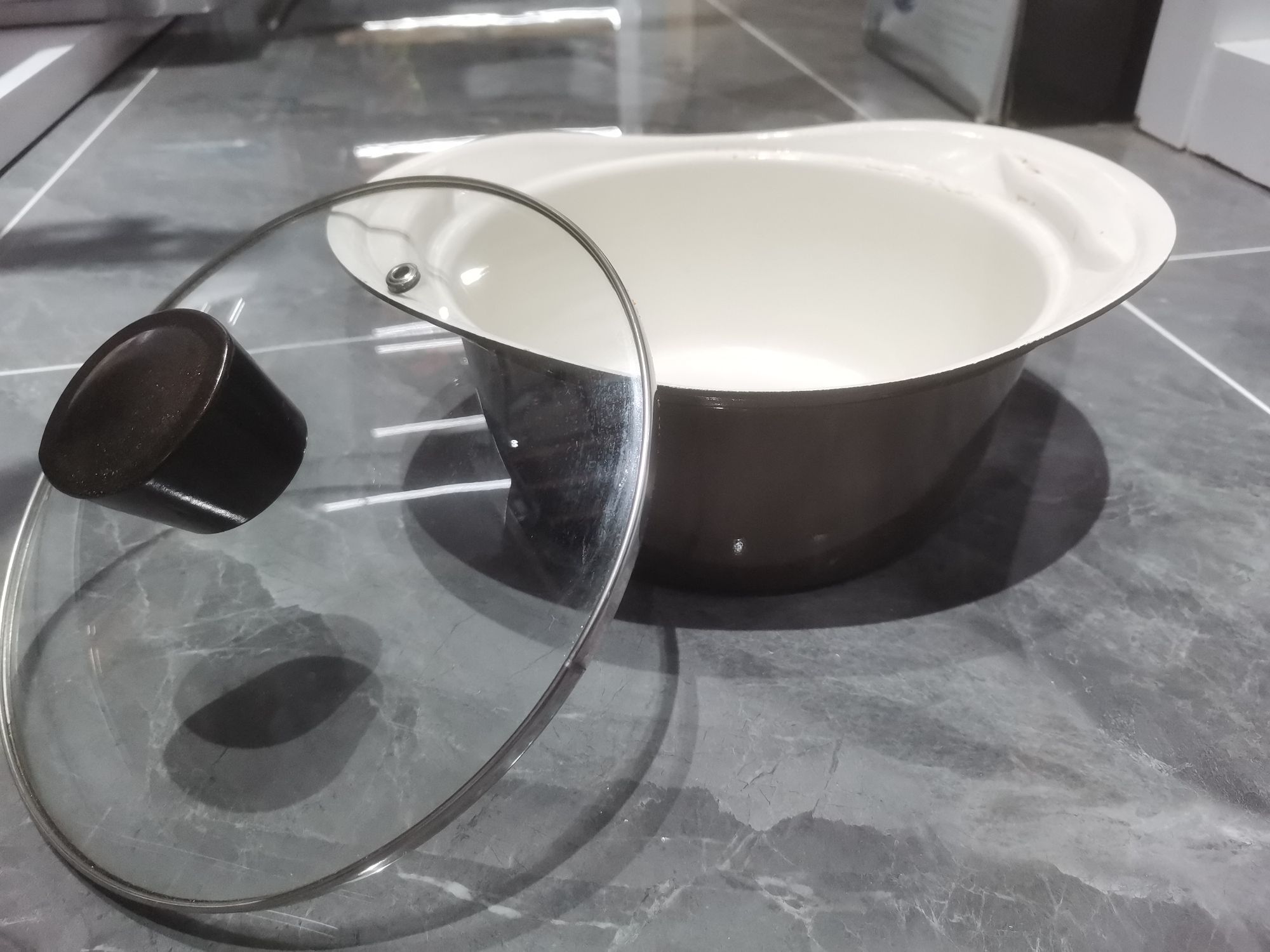 A 26cm stew pot details Picture