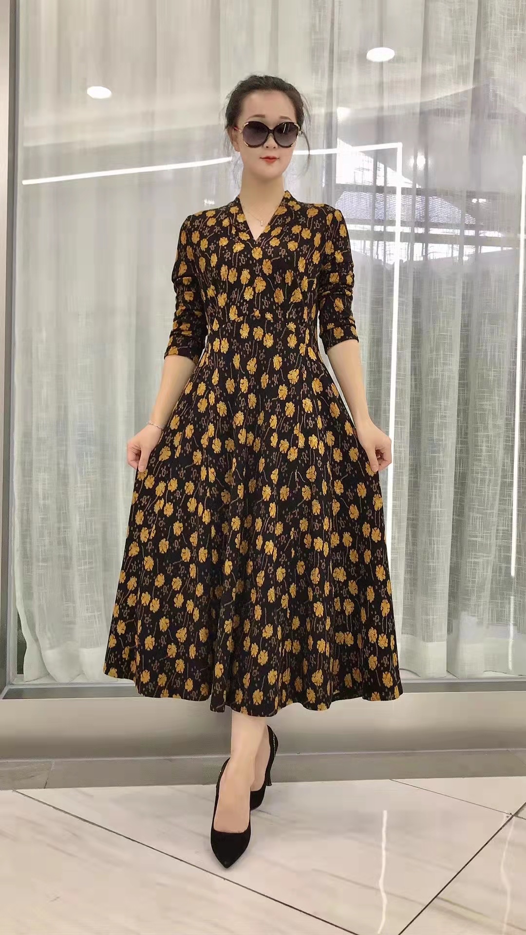 New fashionable, trendy, casual, original, classic and comfortable 211032 yellow flower dress detail image 1