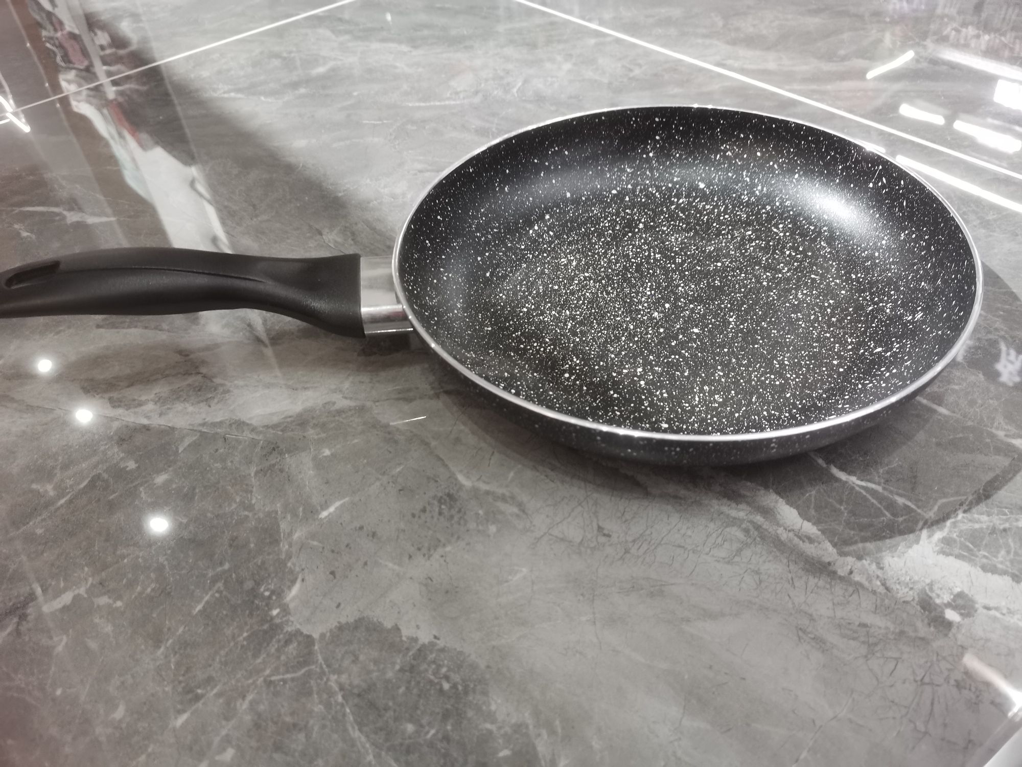 A 20cm frying pan