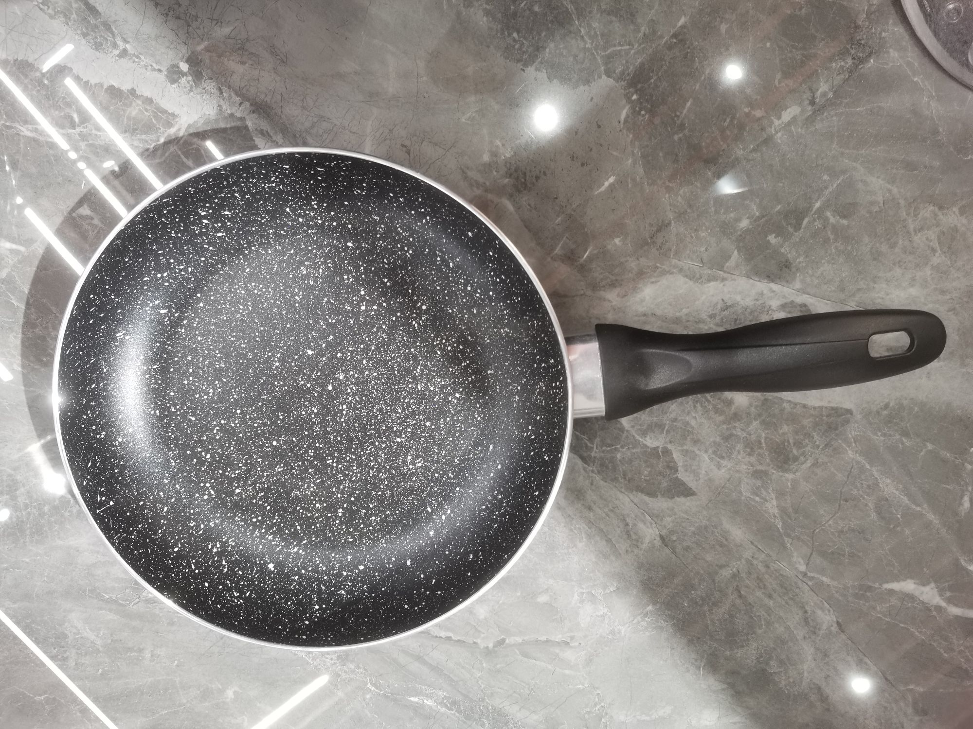 A 20cm frying pan details Picture