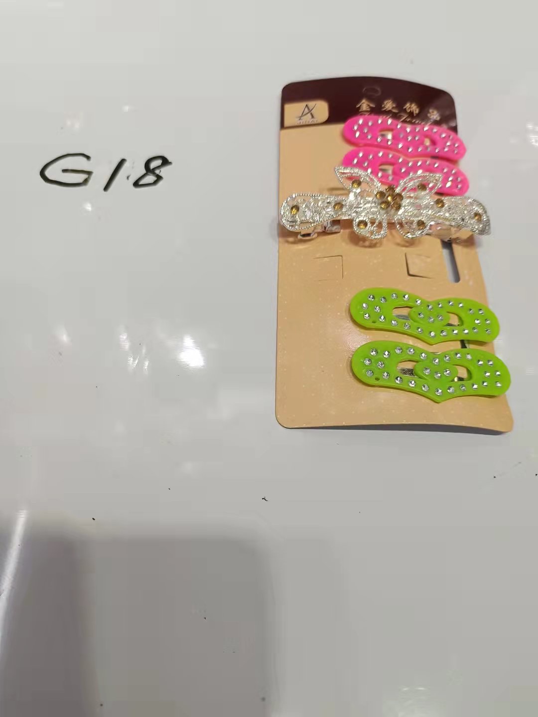这是一款专门针对儿童的设计元素.鲜艳的色彩搭配非常适合儿童的衣服搭配.佩戴效果更加显示活泼可爱的宝宝更加漂亮.