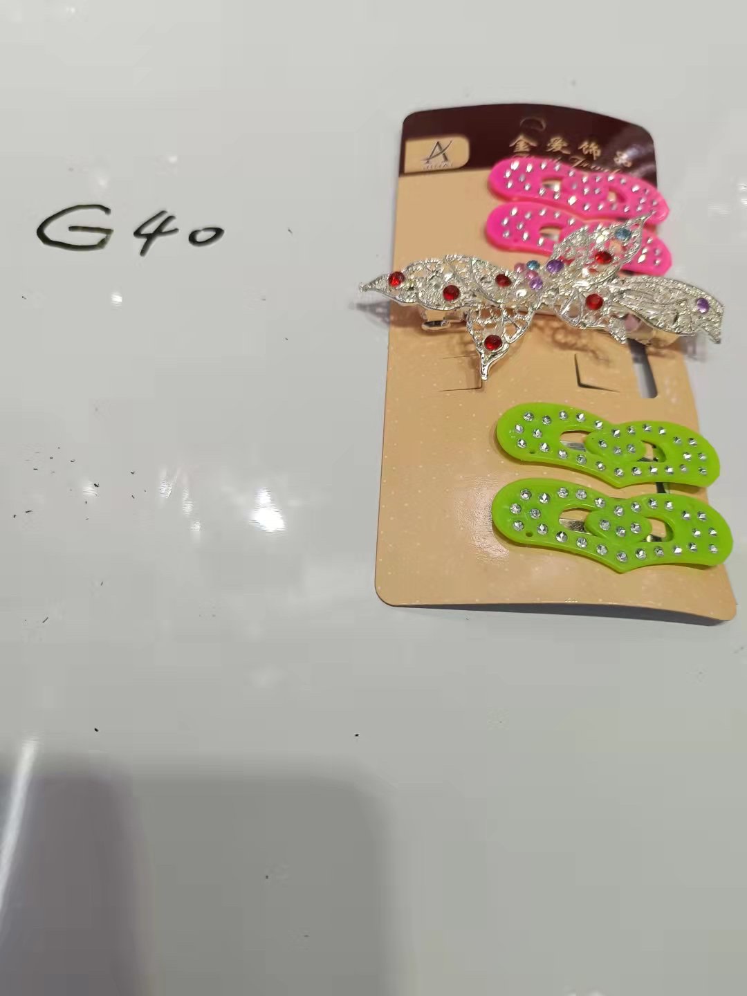 这是一款专门针对儿童的设计元素.鲜艳的色彩搭配非常适合儿童的衣服搭配.佩戴效果更加显示活泼可爱的宝宝更加漂亮.