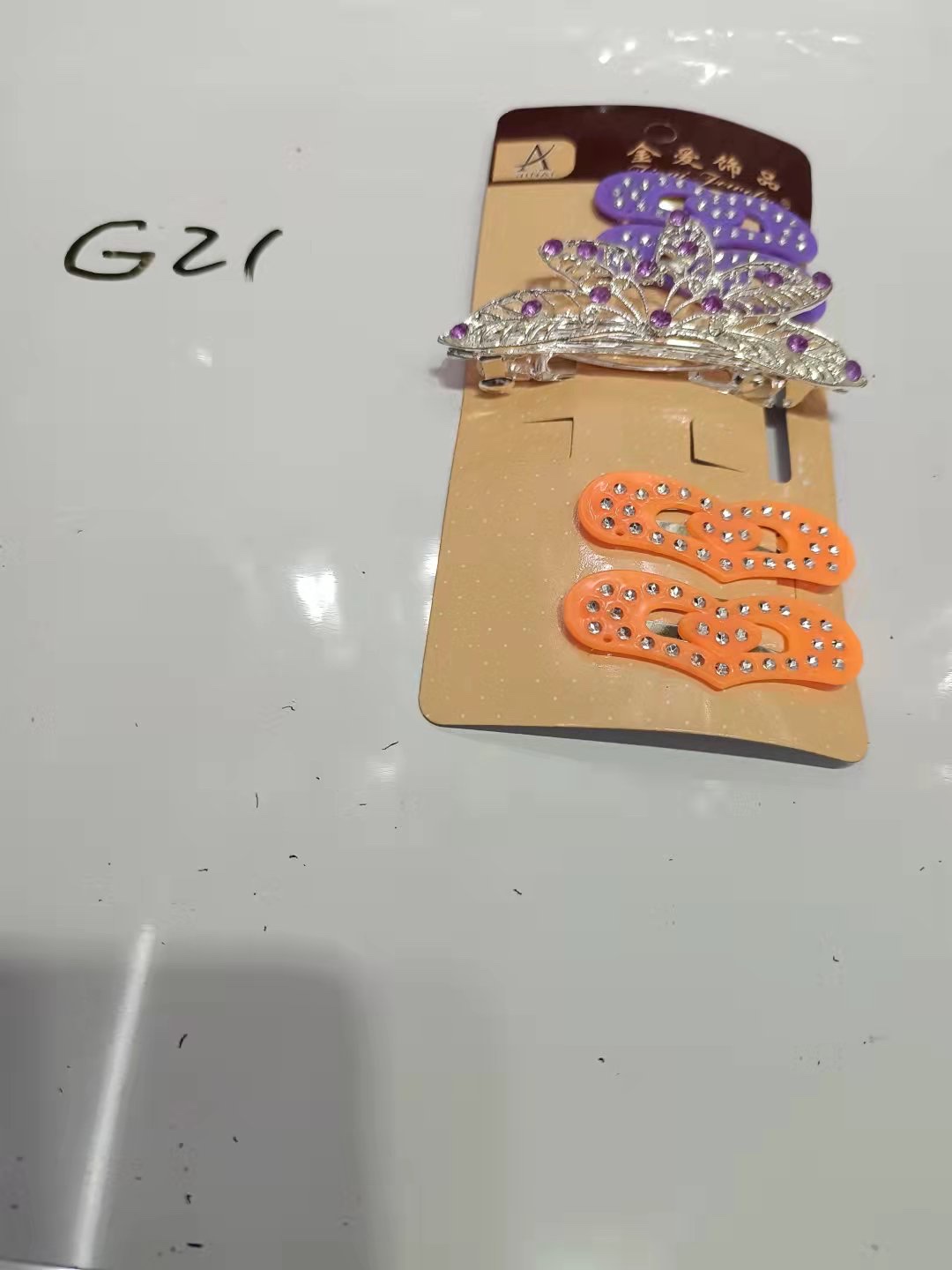 这是一款专门针对儿童的设计元素.鲜艳的色彩搭配非常适合儿童的衣服搭配.佩戴效果更加显示活泼可爱的宝宝更加漂亮.