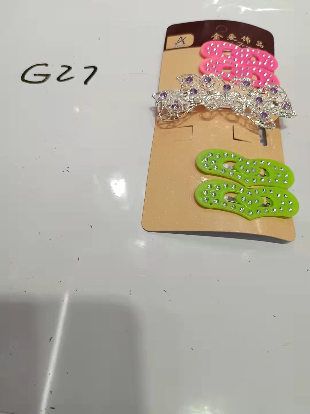 这是一款专门针对儿童的设计元素.鲜艳的色彩搭配非常适合儿童的衣服搭配.佩戴效果更加显示活泼可爱的宝宝更加漂亮.