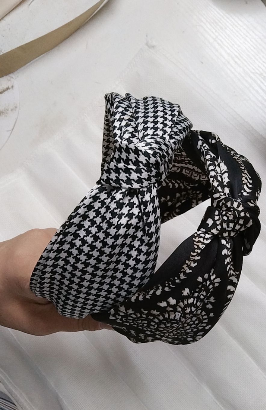 Acetate satin checkered pattern, cashew flower wide-edge hairband tied in the middle details Picture