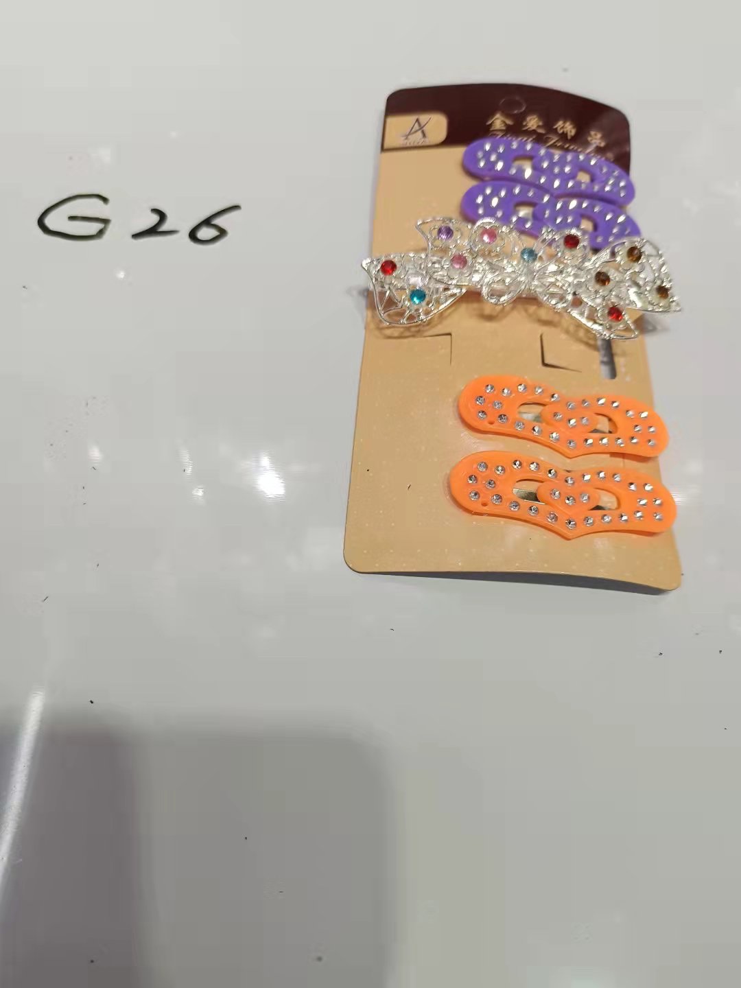 这是一款专门针对儿童的设计元素.鲜艳的色彩搭配非常适合儿童的衣服搭配.佩戴效果更加显示活泼可爱的宝宝更加漂亮.