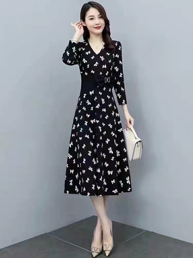 New fashionable, trendy, casual, original, classic and comfortable 211054 dress Specification image