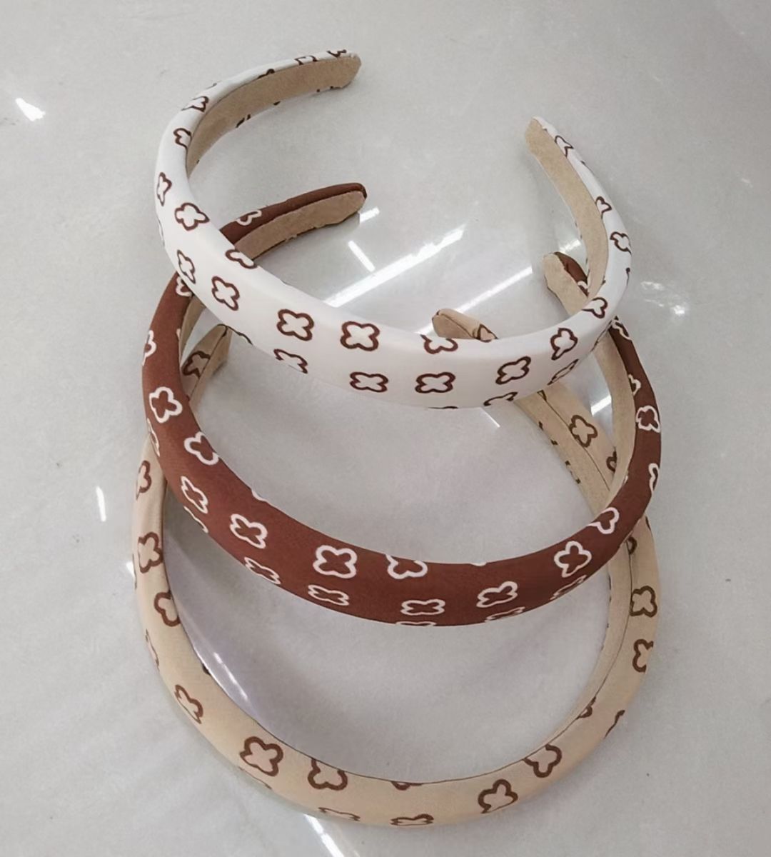 Little Fairy Four-leaf Clover Korean fabric hair band, milk tea series details Picture