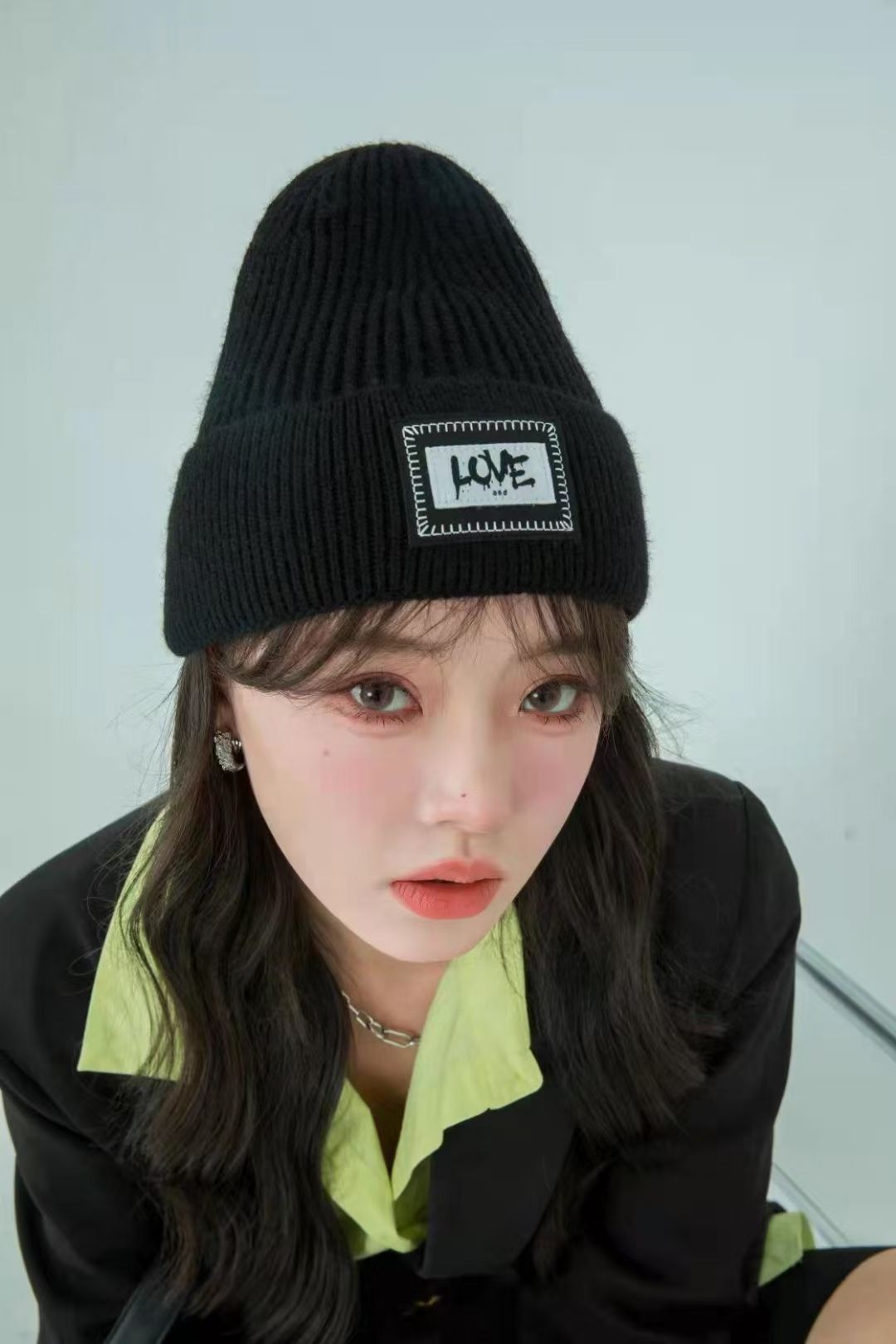 Fashionable velvet baseball cap, men's duck tongue cap, versatile breathable headscarf accessory, comfortable fabric label design headscarf accessory Application Scenario