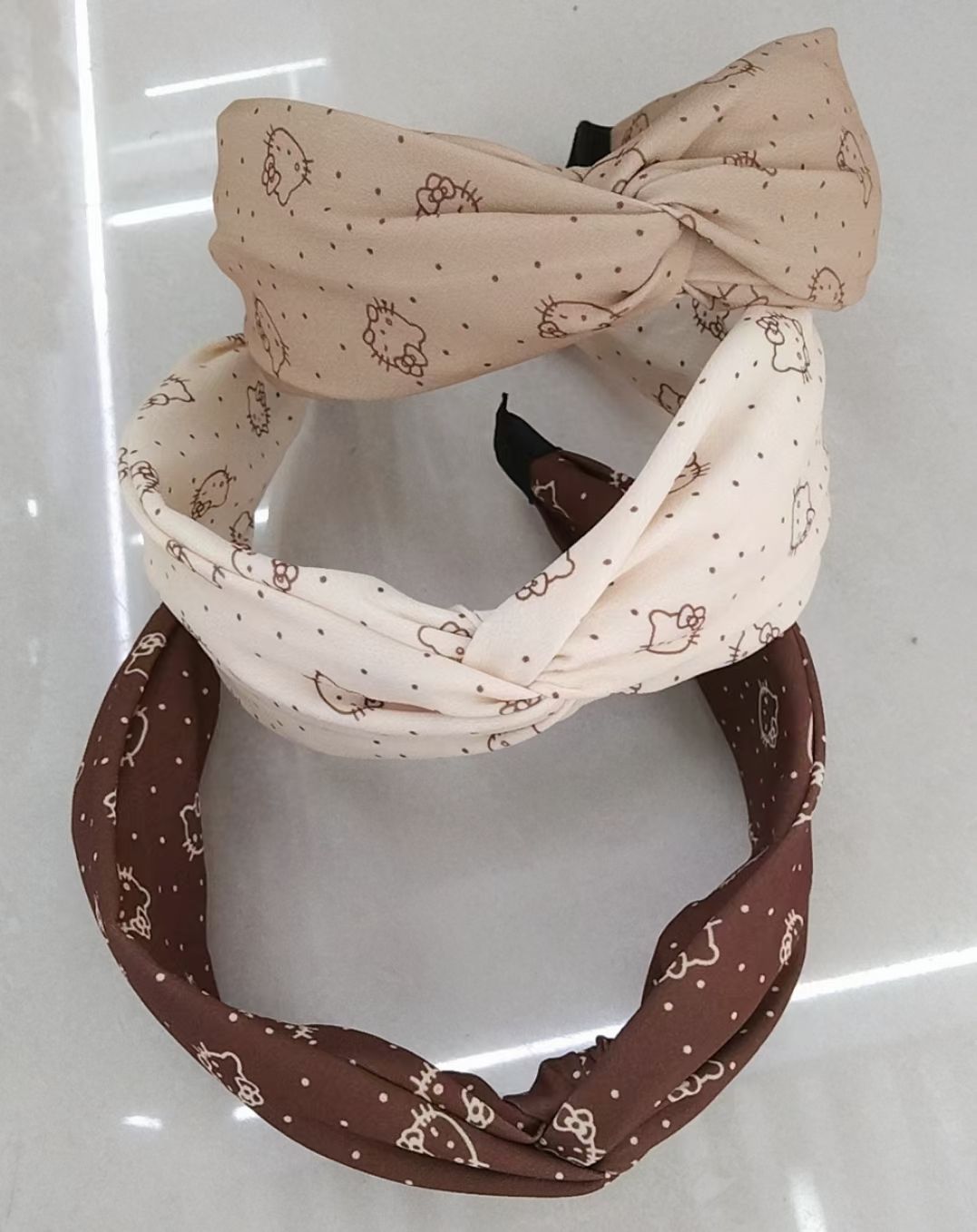 KT Cat Milk Tea series fashionable fabric Korean version, versatile for going out, wide edge hair band cross knot for pressing hair and washing face