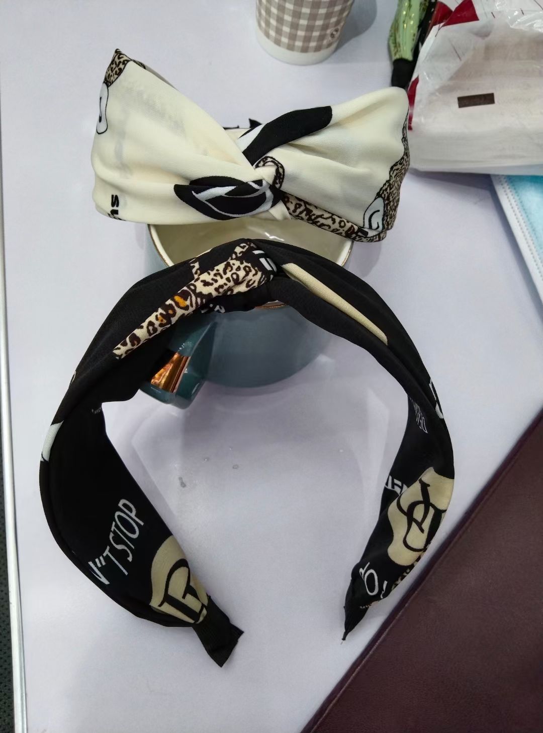 Black and white series large letter double D wide edge hairband cross knot details Picture