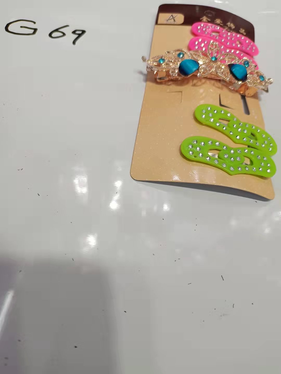 上新新品了.这是一款专门针对儿童设计制作的产品.颜色鲜艳亮丽.色彩丰富艳丽夺目