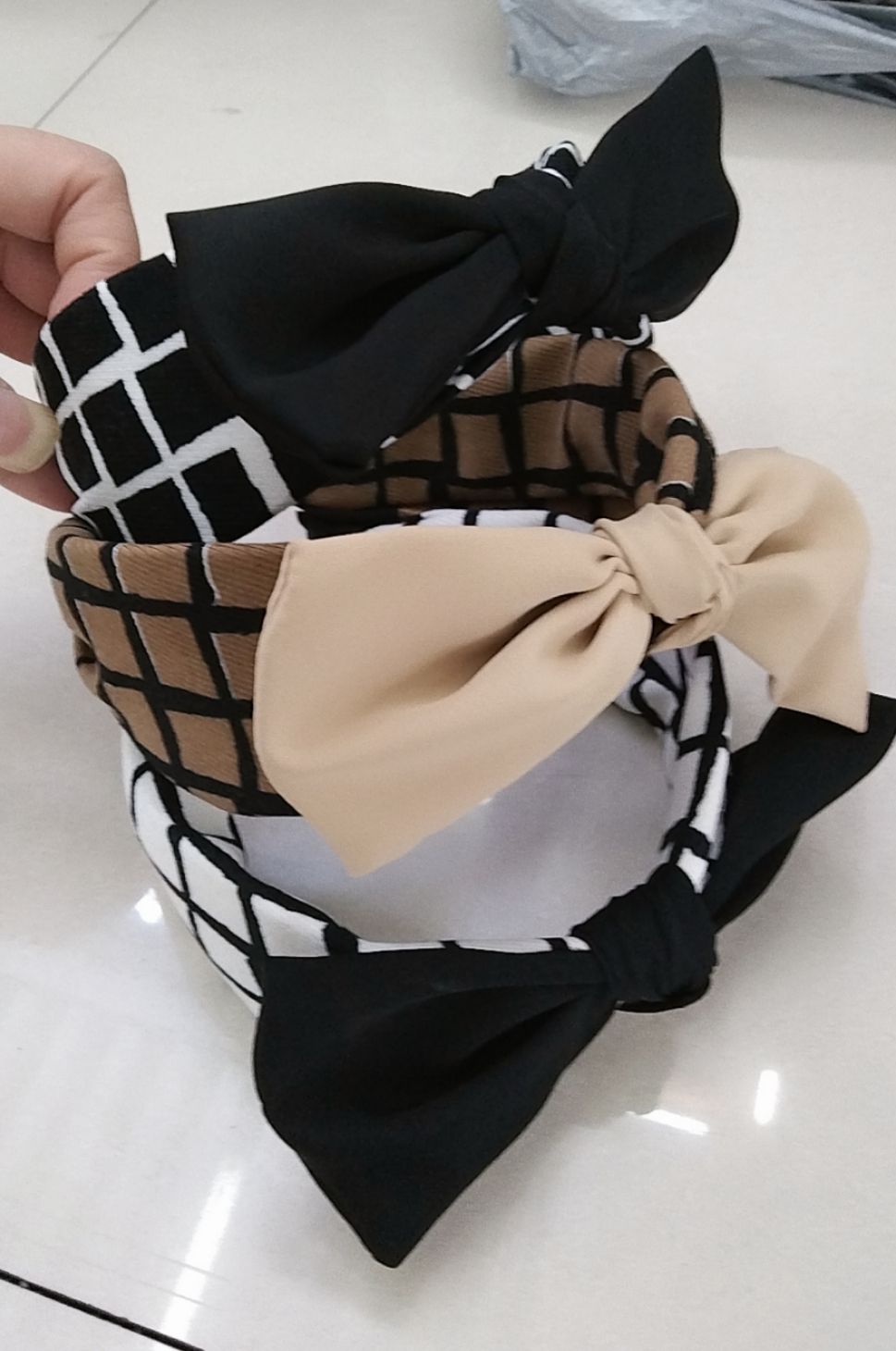 Autumn and winter brushed fabric checkered wide-edge headband bow details Picture