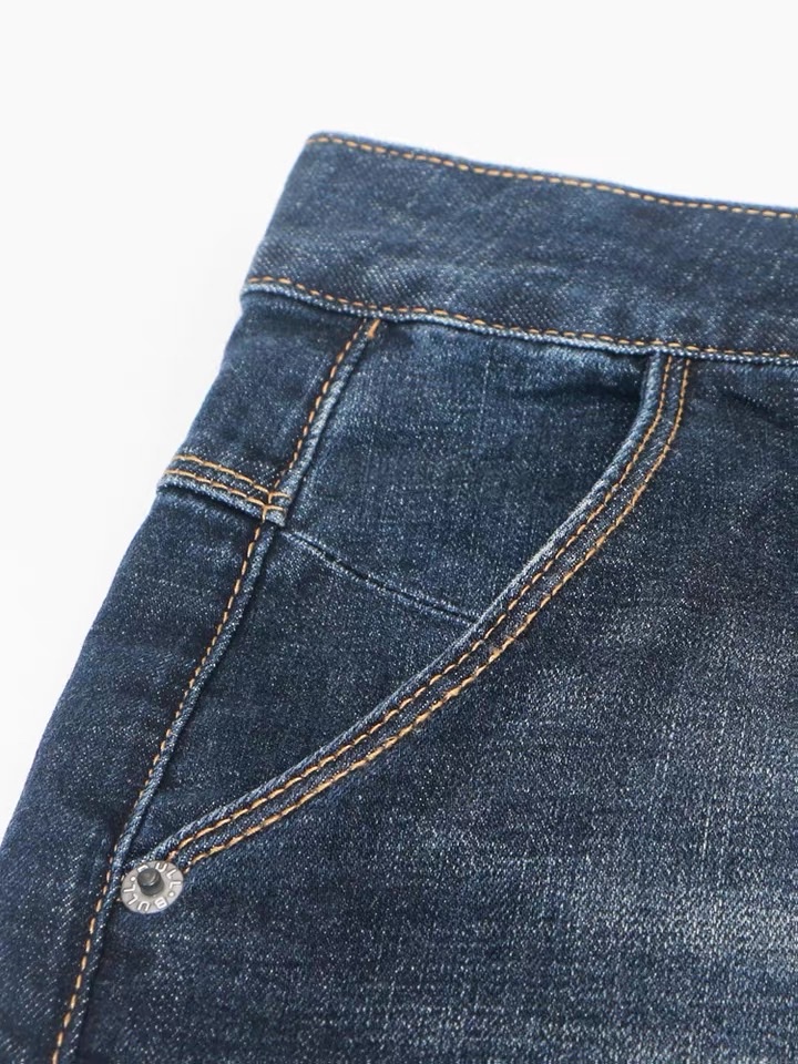 202 new straight-leg jeans for men, a loose and trendy Korean-style casual jeans for men details Picture