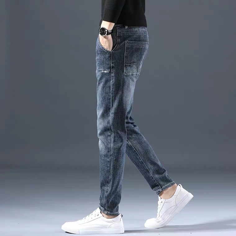The new straight-leg jeans for men in the spring and autumn of 2021 are a loose and trendy Korean-style casual Hong Kong-style retro jeans for men