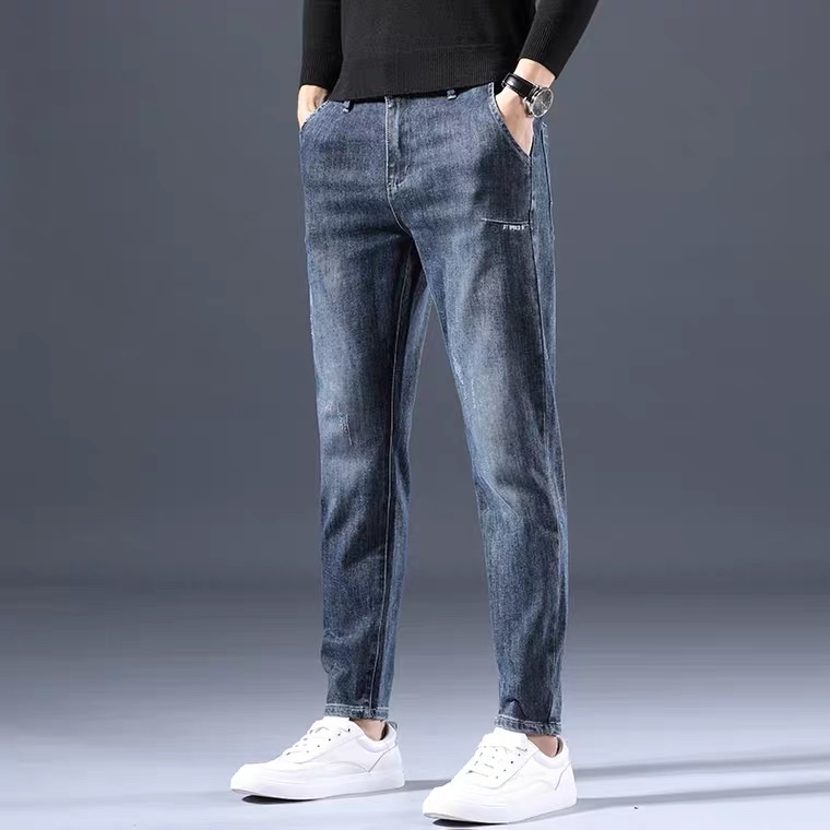 The new straight-leg jeans for men in the spring and autumn of 2021 are a loose and trendy Korean-style casual Hong Kong-style retro jeans for men details Picture