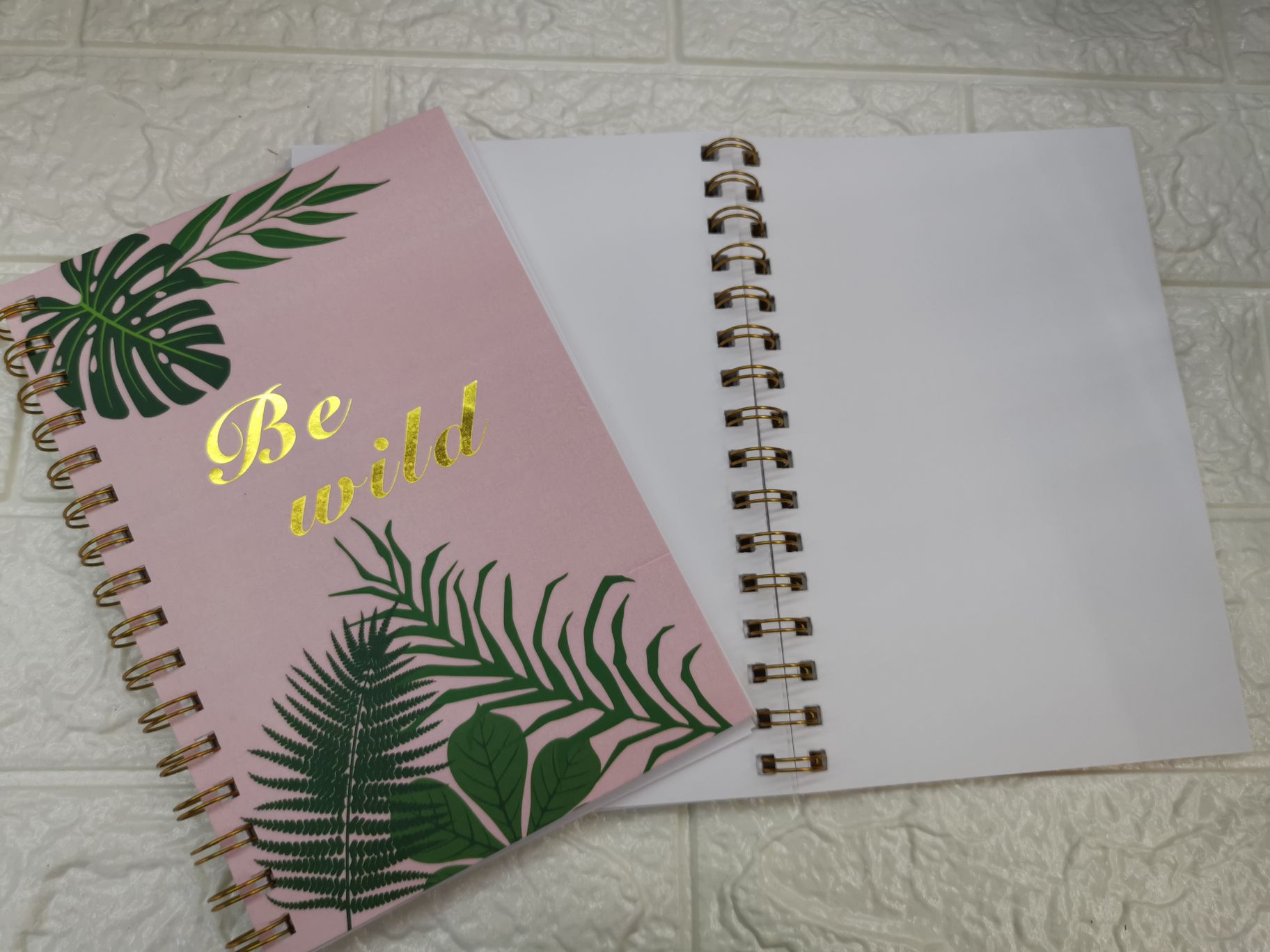 The new white card notebook and notepad of Coil Book details Picture
