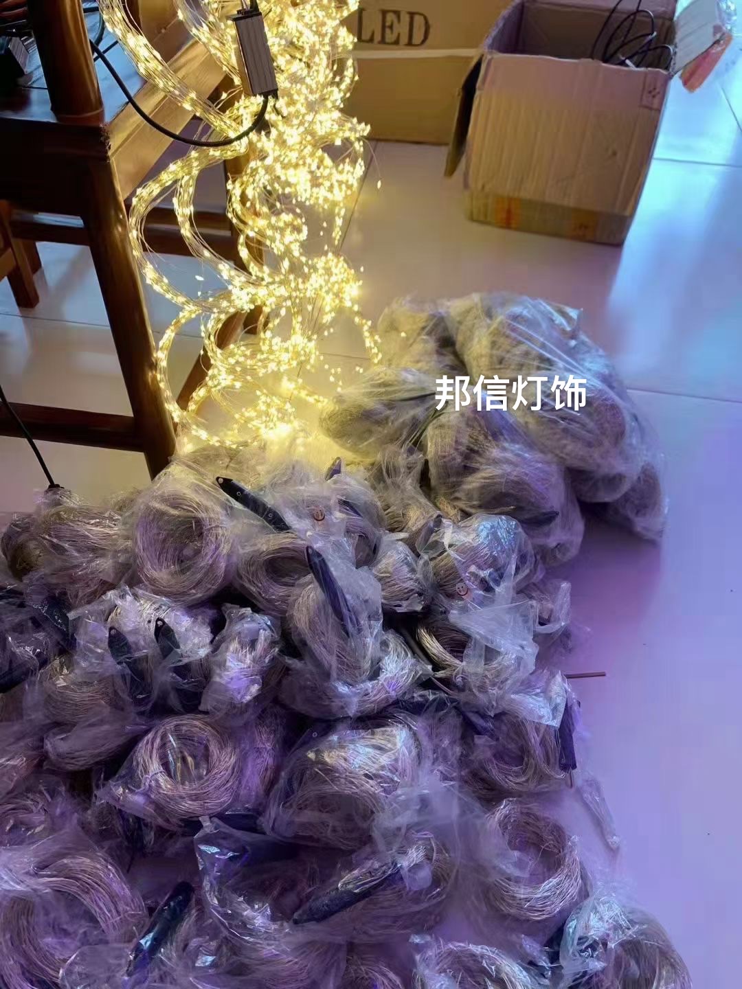 In 2021, the scenic area, shopping mall, street, copper wire string, bright tree decoration, park lights, copper wire string lights, tree vines and trees, 2 meters long, 200 lights, warm white Application Scenario