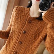 冬季新款麻花圆领羊绒开衫女外套针织宽松打底短款羊毛衫大码韩版