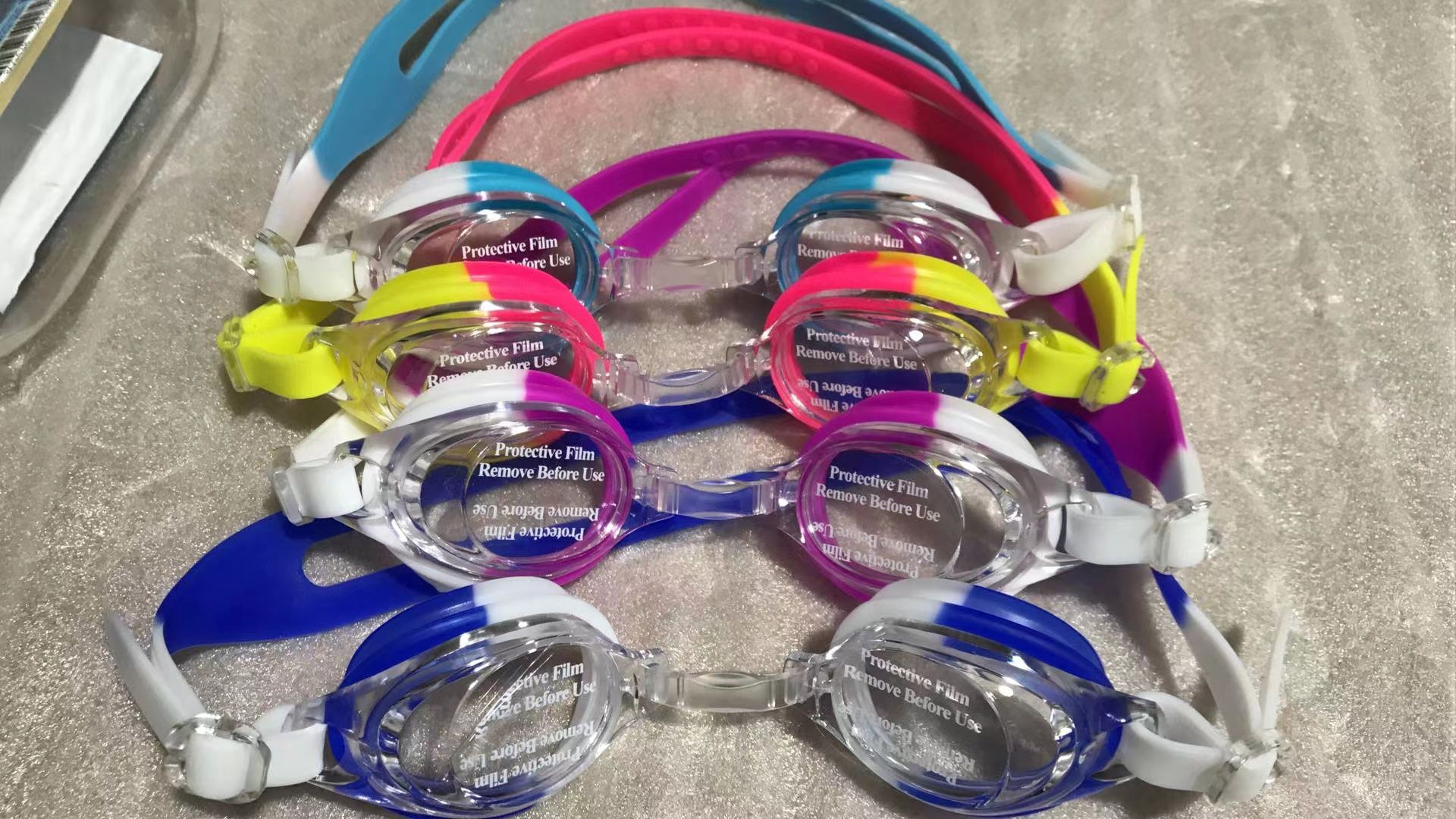 Children's three-color silicone cartoon swimming goggles Specification image