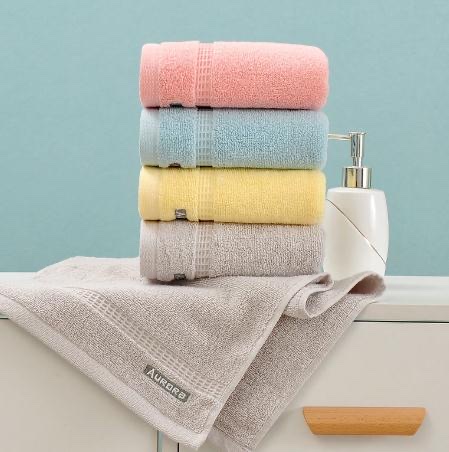 The lucky checkered plain satin bath towels from Shenduo, a quality product in Yiwu, are soft and absorbable Application Scenario