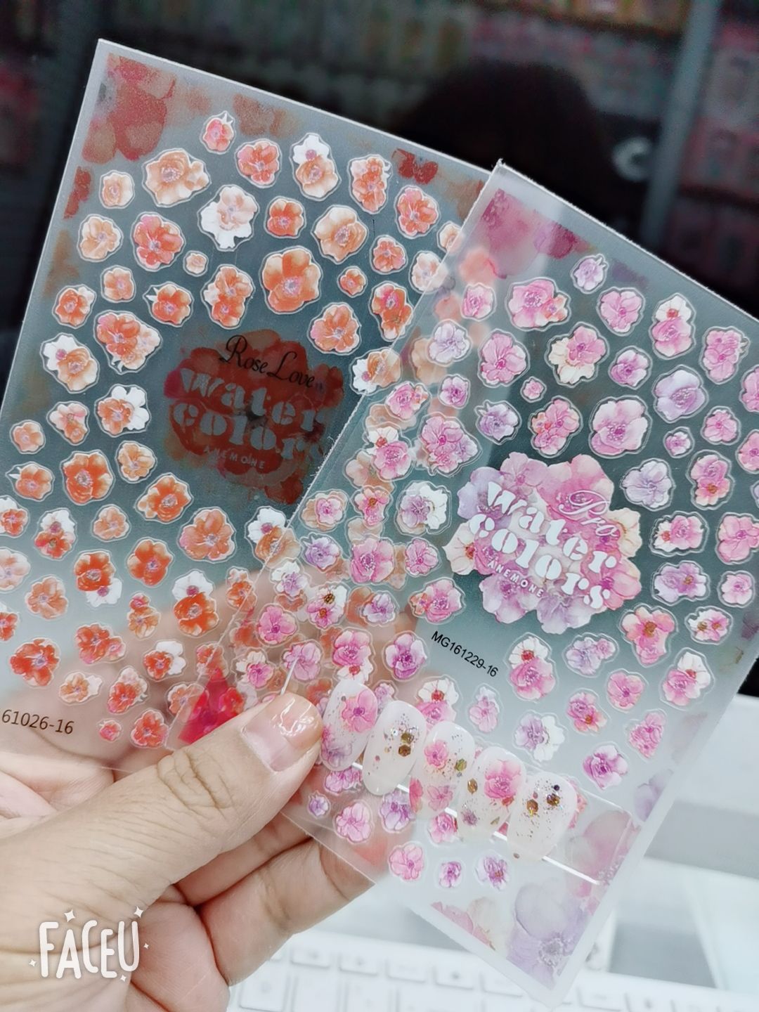 MG process ins nail stickers with adhesive backing have good adhesion, strong realism, very clear patterns, and a wide variety of styles. Factory direct sales of thin and tough new process adhesive stickers with many styles Specification image