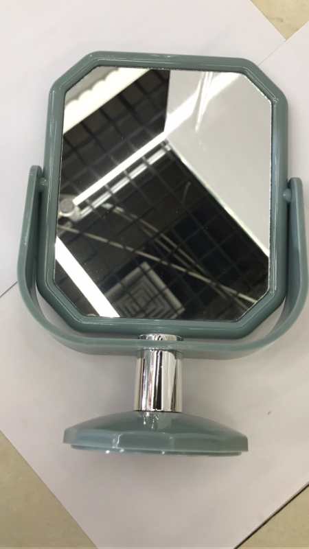 Desktop makeup mirror detail image 2