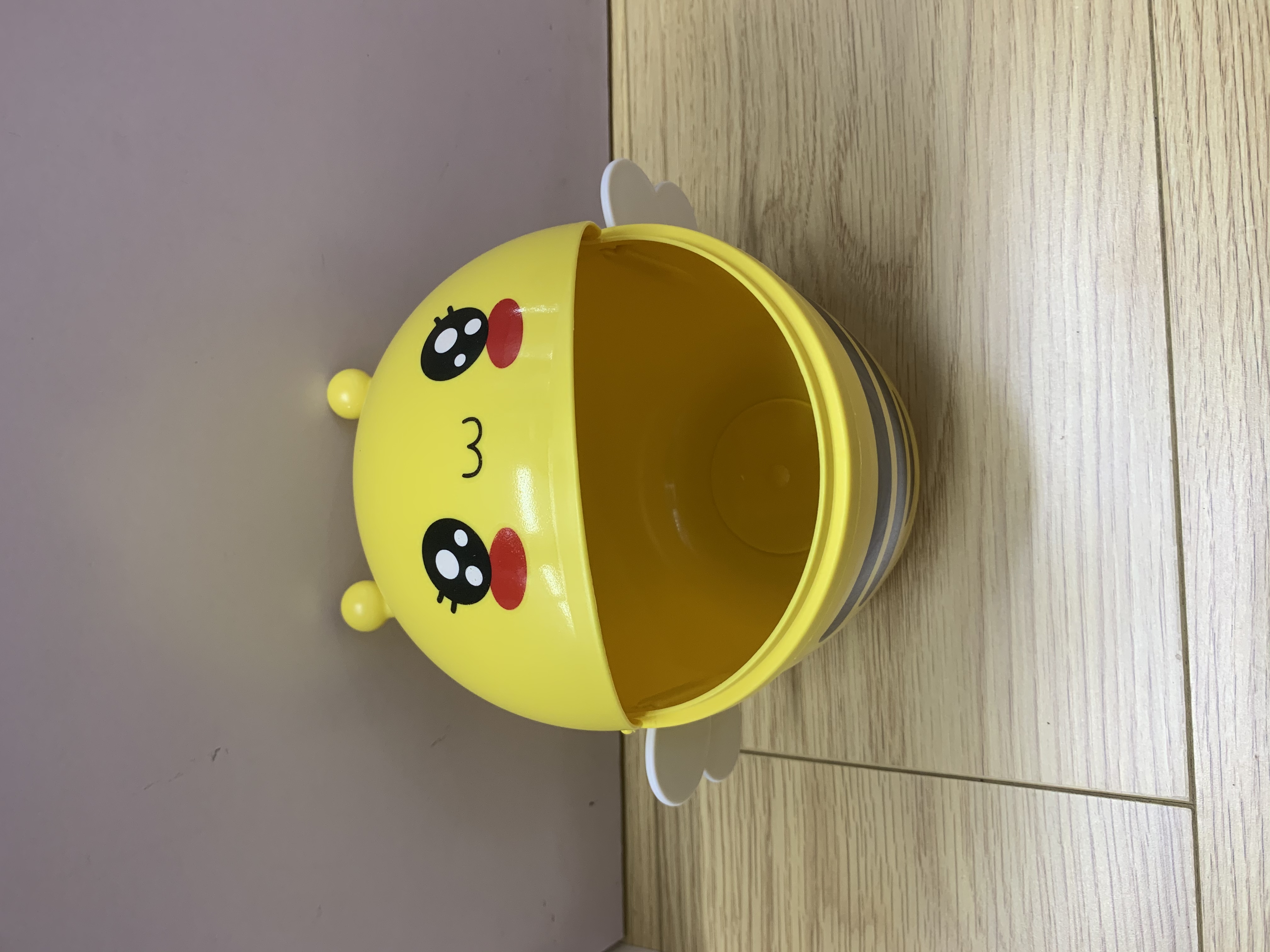Bee trash can Cartoon trash can for children