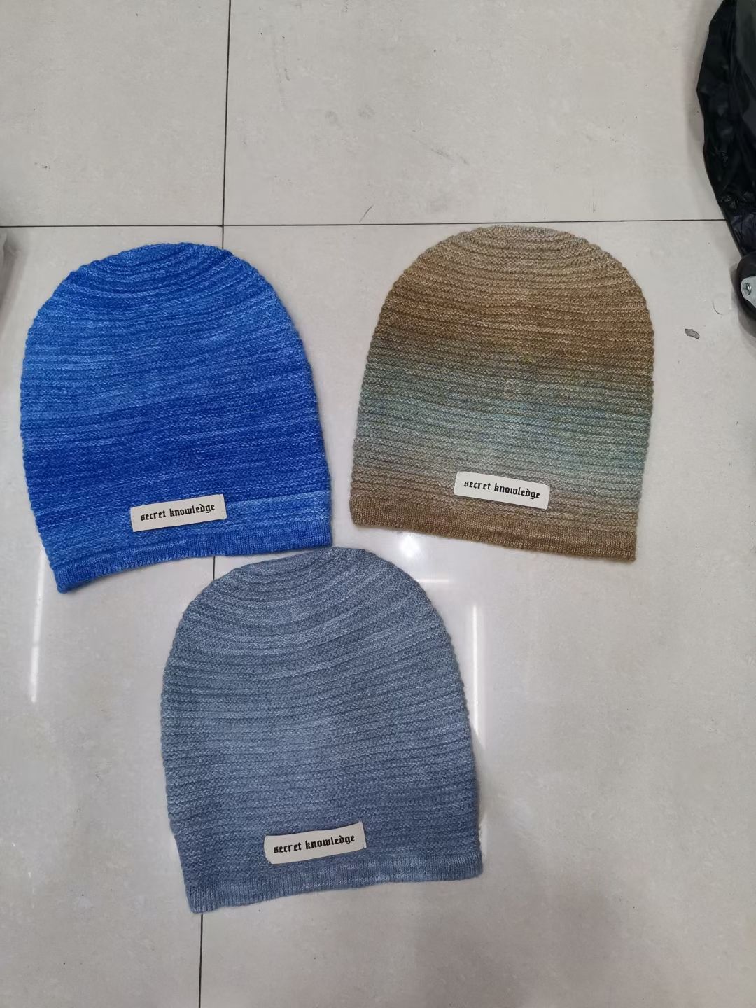 Velvet dui Dui headscarf cap, unisex, fashionable and versatile, baseball cap style, warm and comfortable headscarf accessory. Headscarf accessory details Picture