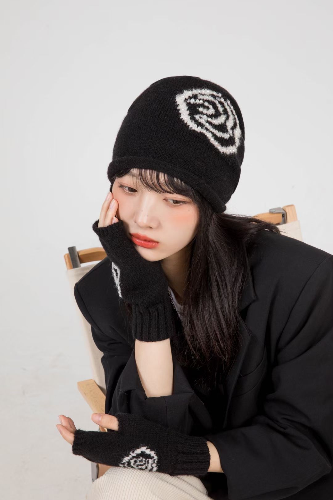 Velvet baseball headscarf for men, with a fashionable rose-rolled edge design, is a warm and breathable headscarf accessory and a versatile headscarf accessory Specification image