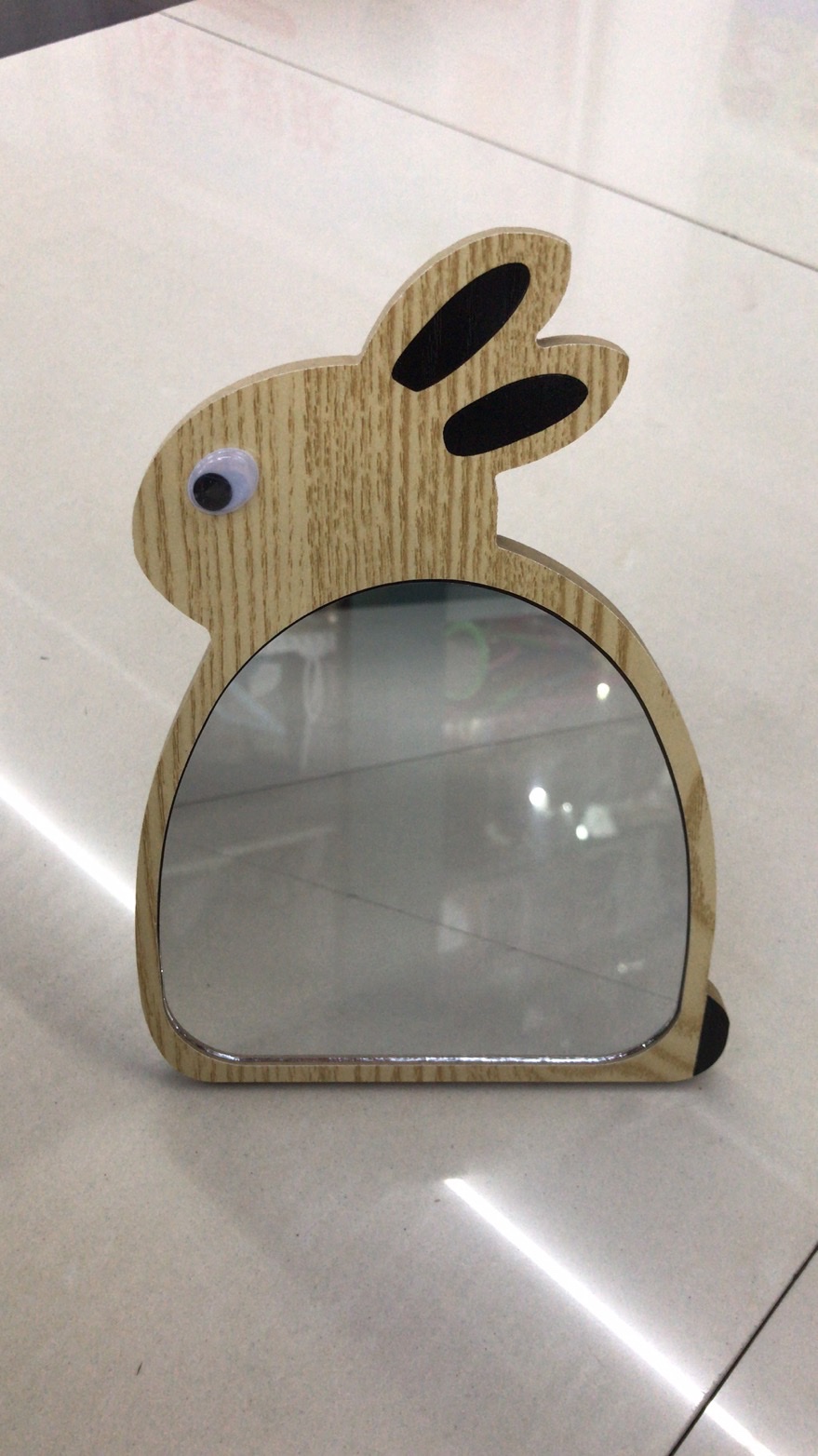 Wooden makeup mirror details Picture