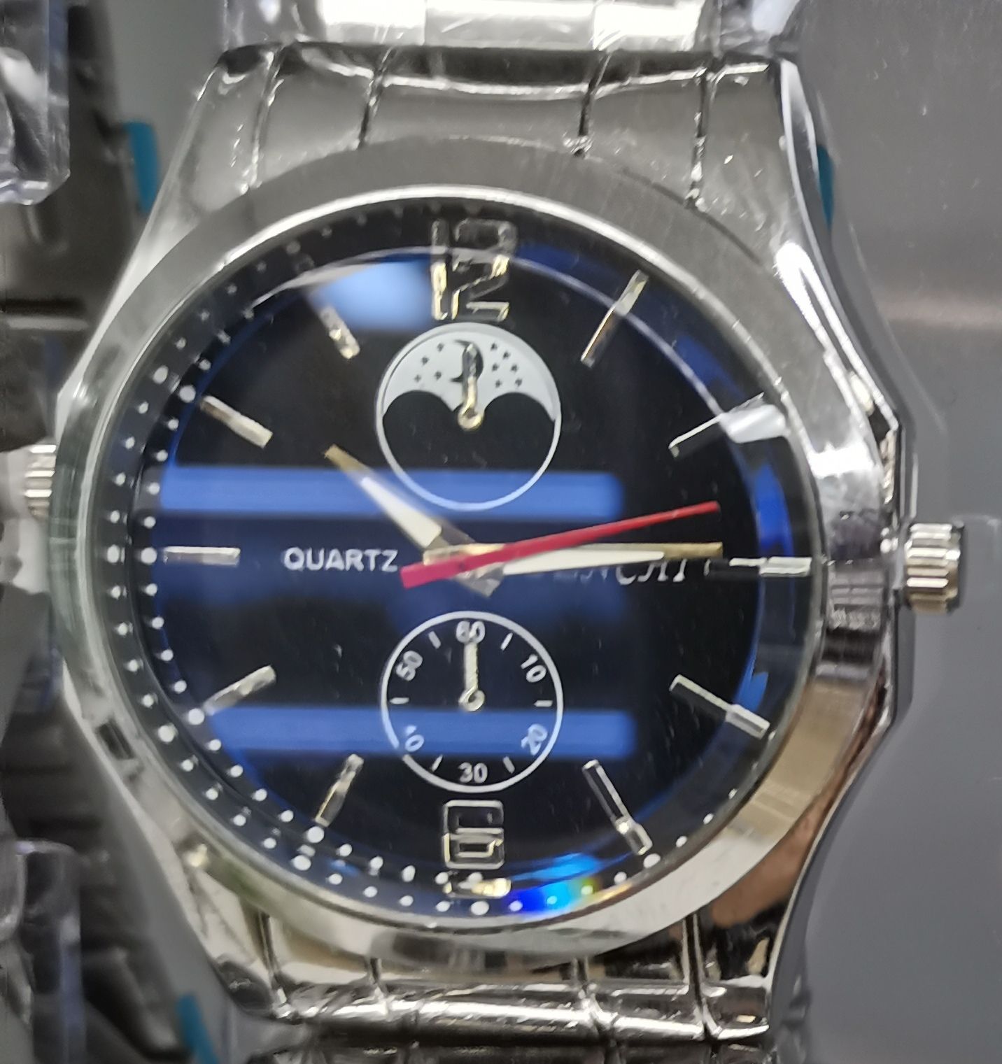 Quartz watches for men and adults details Picture