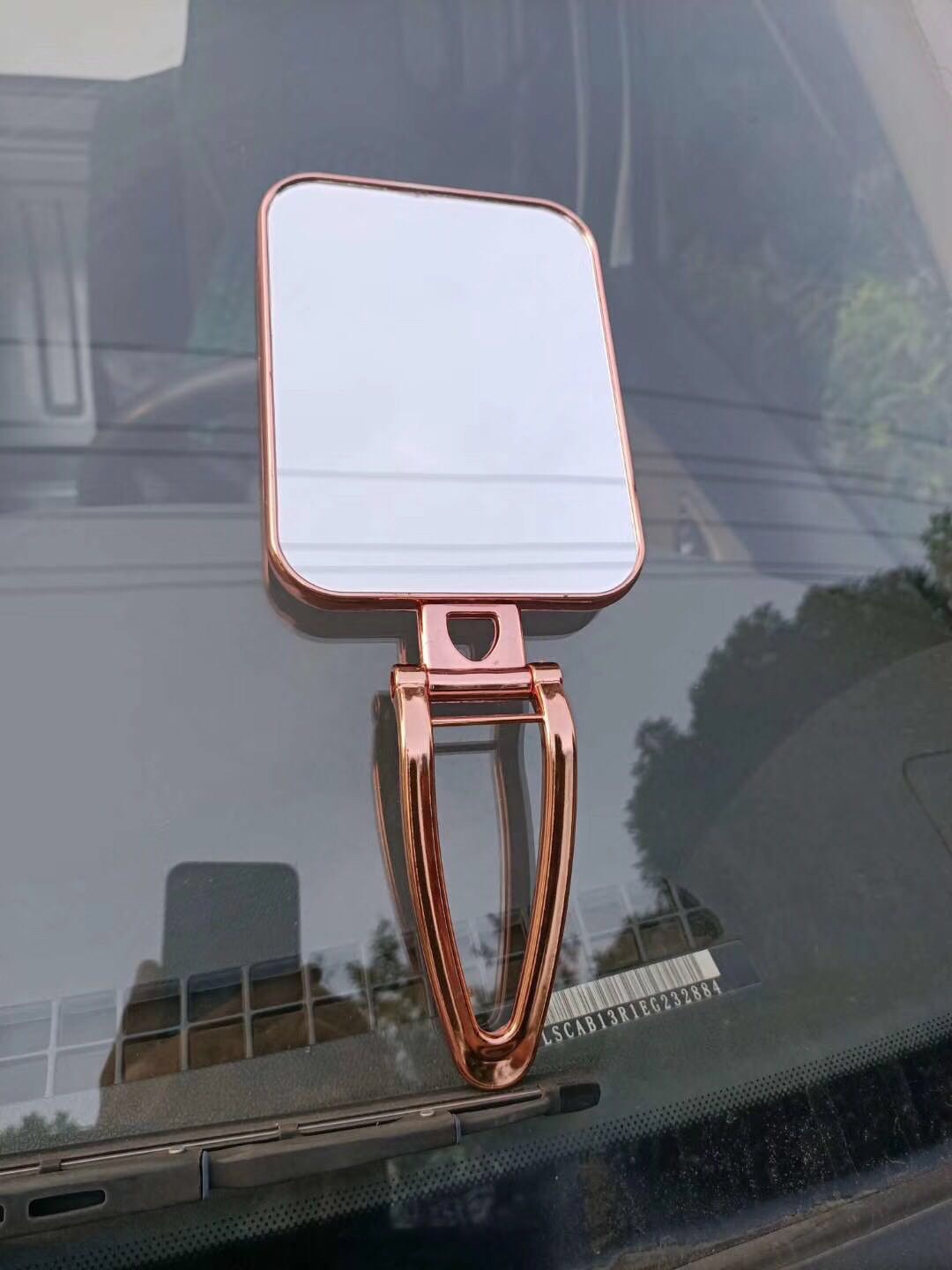 Makeup mirror details Picture